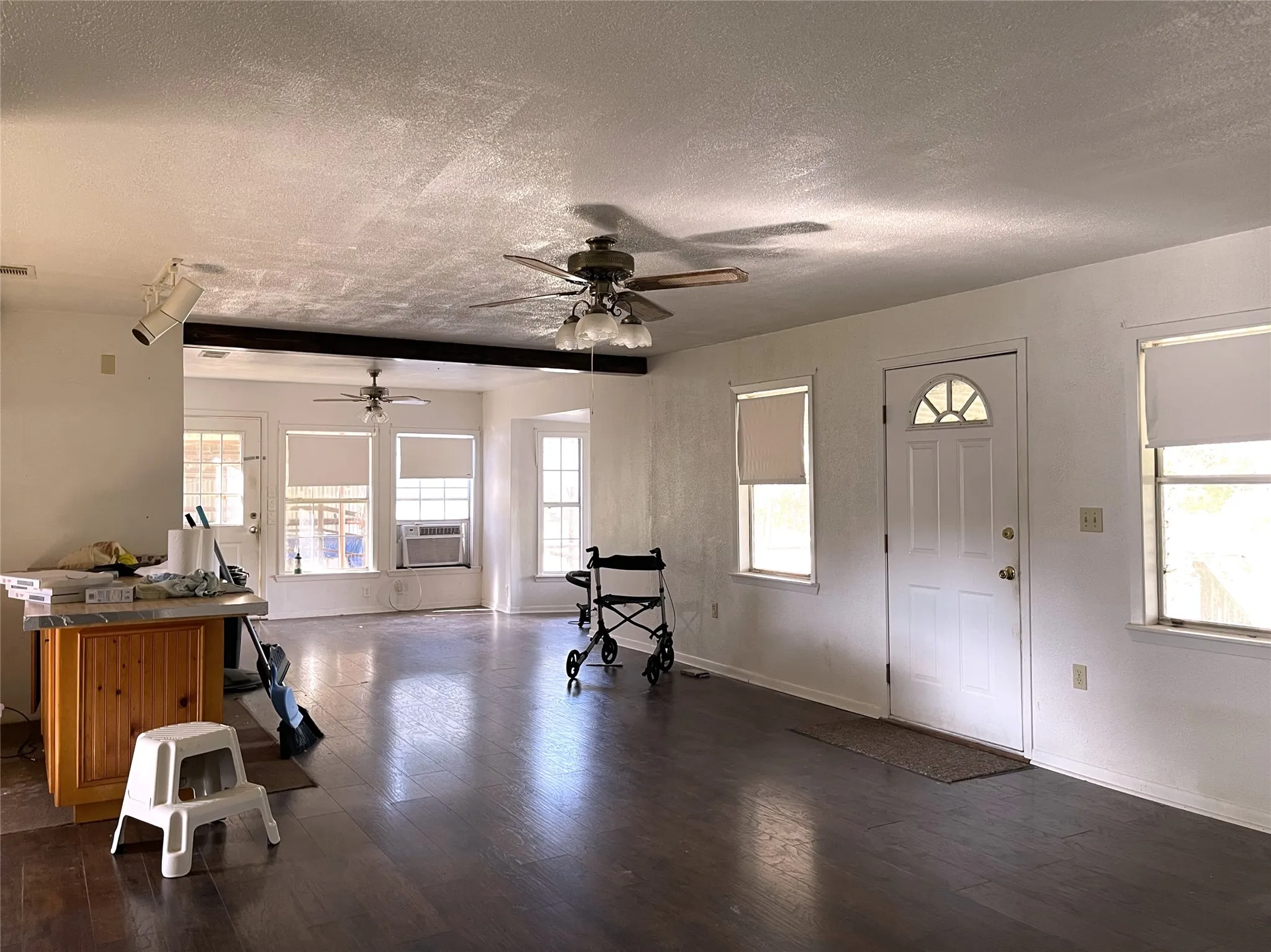 Single Family Residence For Sale in Limestone County , 367 PR 5587A, Jewett, Texas 75846, 2 Bedroom, 2 Bathroom, Garage spaces, 1,400 Sqft, built in 1991, Price $120,000, mls#21061652, Real Estate Agent in Jewett, Homes For Sale in Limestone county, Homes For Sale in Jewett, Realtor in Jewett Texas, Real Estate Brokerage Independent Realty Texas, Luminita Cordes Realtor