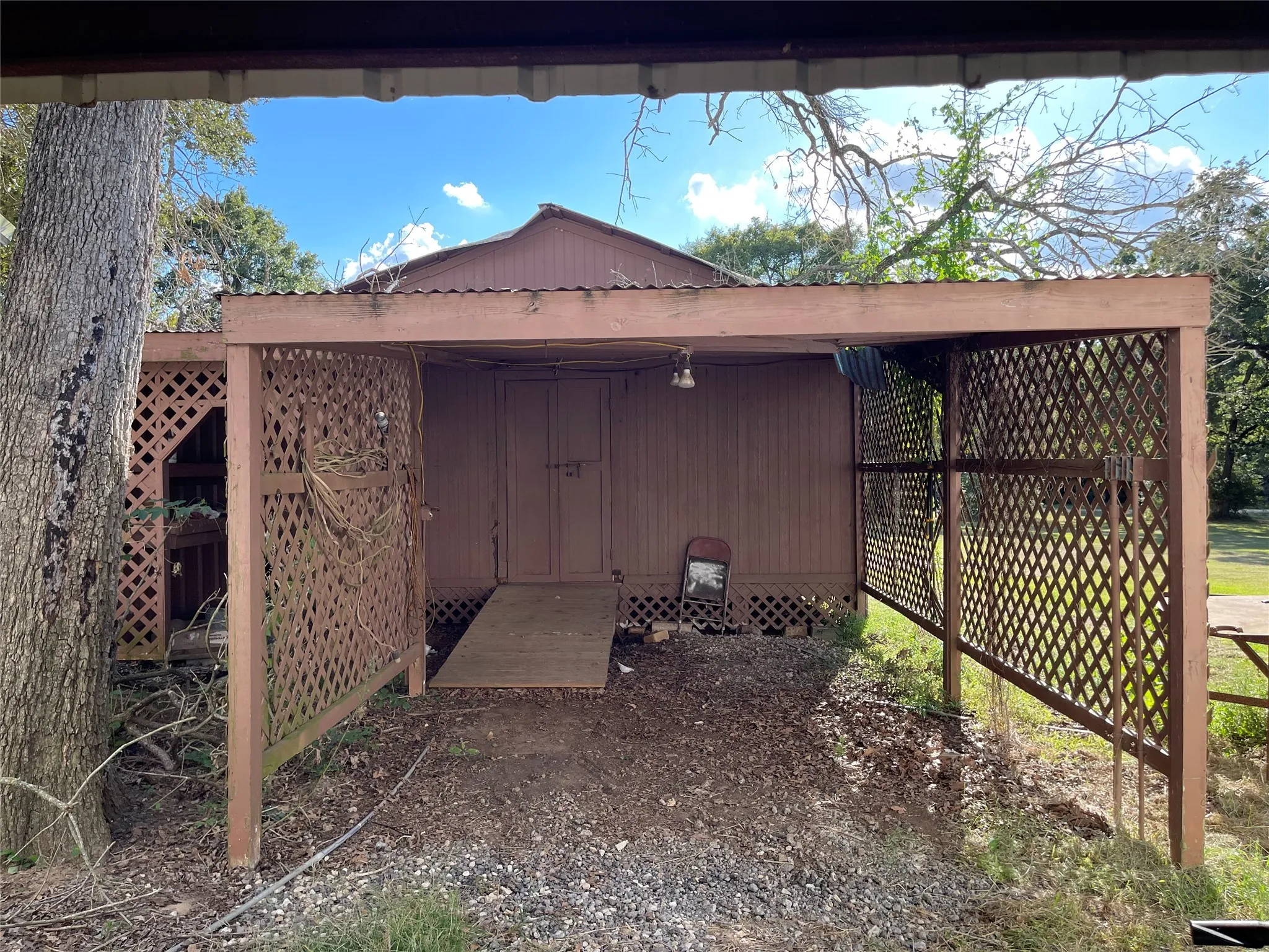Single Family Residence For Sale in Limestone County , 367 PR 5587A, Jewett, Texas 75846, 2 Bedroom, 2 Bathroom, Garage spaces, 1,400 Sqft, built in 1991, Price $120,000, mls#21061652, Real Estate Agent in Jewett, Homes For Sale in Limestone county, Homes For Sale in Jewett, Realtor in Jewett Texas, Real Estate Brokerage Independent Realty Texas, Luminita Cordes Realtor