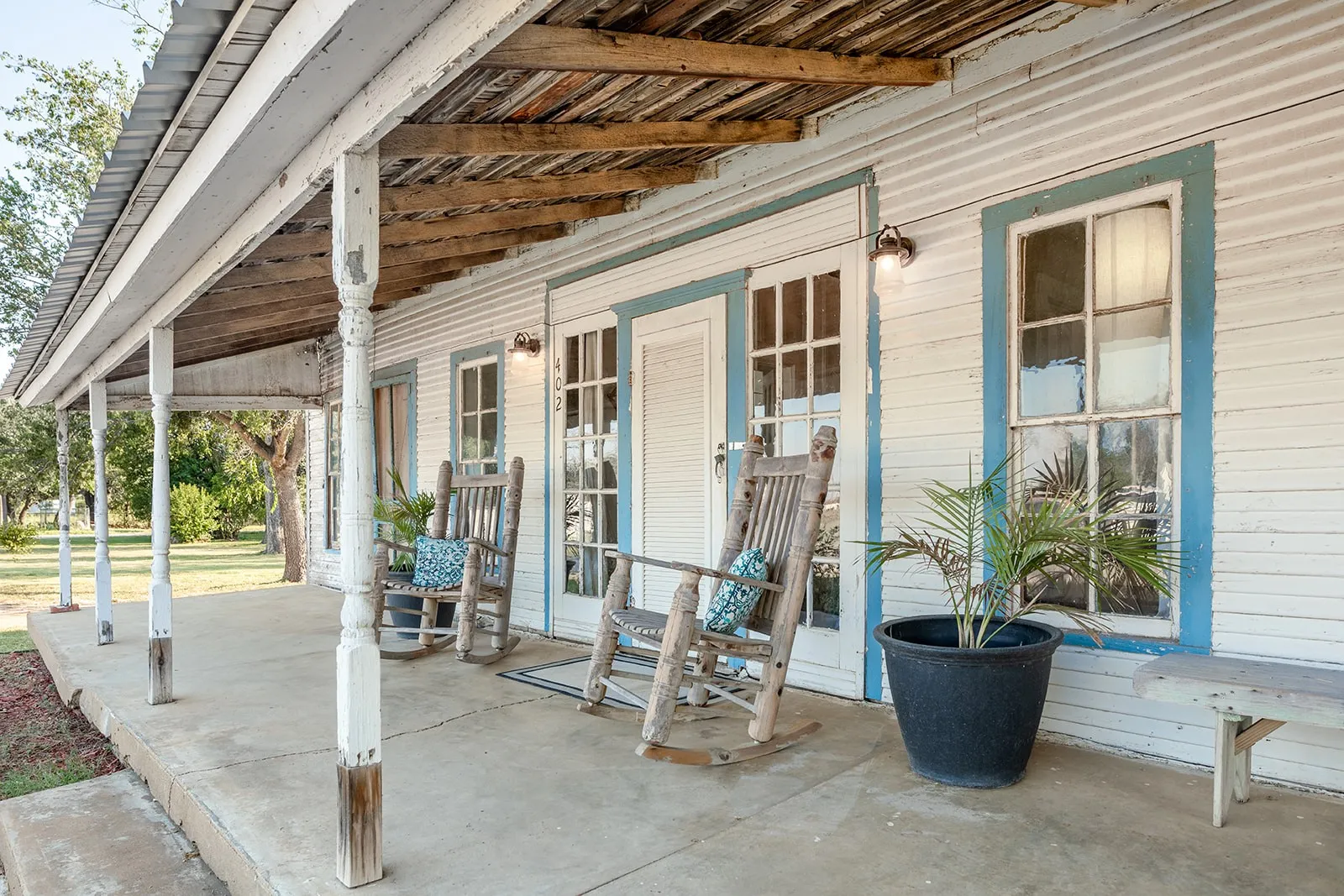 Single Family Residence For Sale in San Saba County , 402 N Live Oak Street, Richland Springs, Texas 76871, 2 Bedroom, 2 Bathroom, Garage spaces, 1,460 Sqft, built in 1920, mls#21068039, Real Estate Agent in Richland Springs, Homes For Sale in San Saba county, Homes For Sale in Richland Springs, Realtor in Richland Springs Texas, Real Estate Brokerage Independent Realty Texas, Luminita Cordes Realtor
