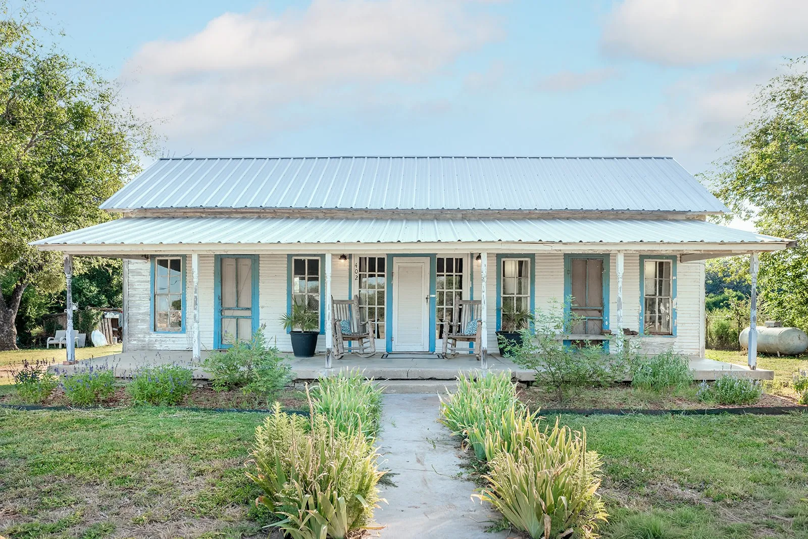 Single Family Residence For Sale in San Saba County , 402 N Live Oak Street, Richland Springs, Texas 76871, 2 Bedroom, 2 Bathroom, Garage spaces, 1,460 Sqft, built in 1920, mls#21068039, Real Estate Agent in Richland Springs, Homes For Sale in San Saba county, Homes For Sale in Richland Springs, Realtor in Richland Springs Texas, Real Estate Brokerage Independent Realty Texas, Luminita Cordes Realtor