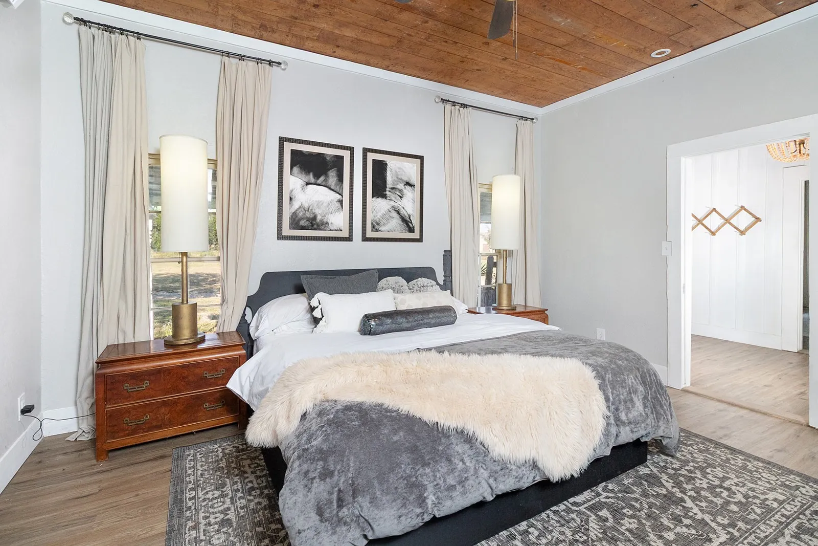 Single Family Residence For Sale in San Saba County , 402 N Live Oak Street, Richland Springs, Texas 76871, 2 Bedroom, 2 Bathroom, Garage spaces, 1,460 Sqft, built in 1920, mls#21068039, Real Estate Agent in Richland Springs, Homes For Sale in San Saba county, Homes For Sale in Richland Springs, Realtor in Richland Springs Texas, Real Estate Brokerage Independent Realty Texas, Luminita Cordes Realtor