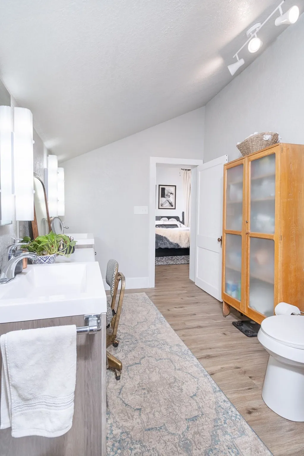 Single Family Residence For Sale in San Saba County , 402 N Live Oak Street, Richland Springs, Texas 76871, 2 Bedroom, 2 Bathroom, Garage spaces, 1,460 Sqft, built in 1920, mls#21068039, Real Estate Agent in Richland Springs, Homes For Sale in San Saba county, Homes For Sale in Richland Springs, Realtor in Richland Springs Texas, Real Estate Brokerage Independent Realty Texas, Luminita Cordes Realtor