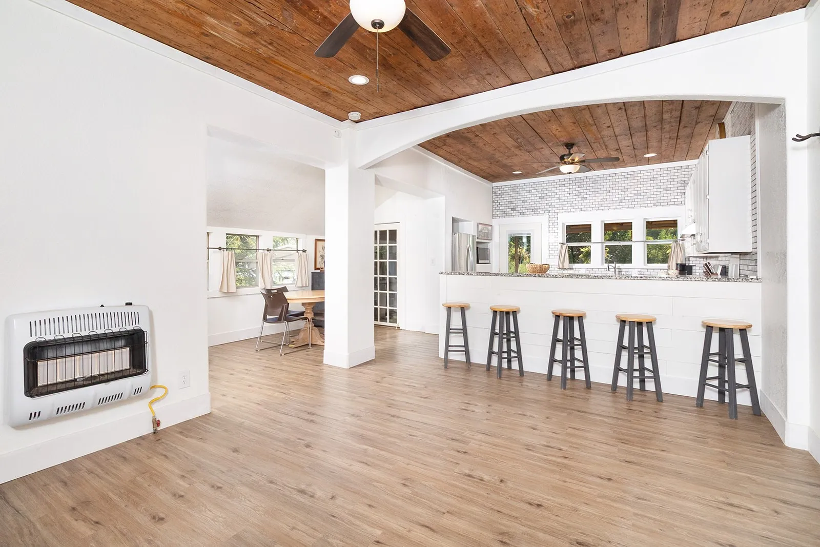 Single Family Residence For Sale in San Saba County , 402 N Live Oak Street, Richland Springs, Texas 76871, 2 Bedroom, 2 Bathroom, Garage spaces, 1,460 Sqft, built in 1920, mls#21068039, Real Estate Agent in Richland Springs, Homes For Sale in San Saba county, Homes For Sale in Richland Springs, Realtor in Richland Springs Texas, Real Estate Brokerage Independent Realty Texas, Luminita Cordes Realtor