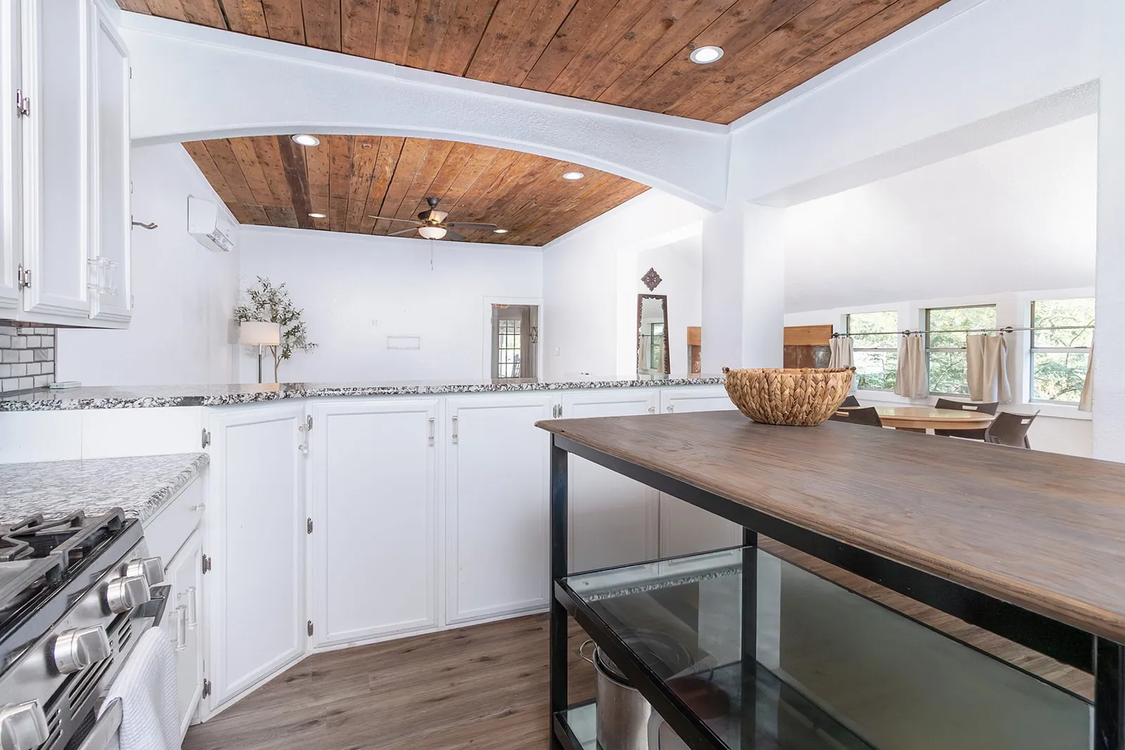 Single Family Residence For Sale in San Saba County , 402 N Live Oak Street, Richland Springs, Texas 76871, 2 Bedroom, 2 Bathroom, Garage spaces, 1,460 Sqft, built in 1920, mls#21068039, Real Estate Agent in Richland Springs, Homes For Sale in San Saba county, Homes For Sale in Richland Springs, Realtor in Richland Springs Texas, Real Estate Brokerage Independent Realty Texas, Luminita Cordes Realtor