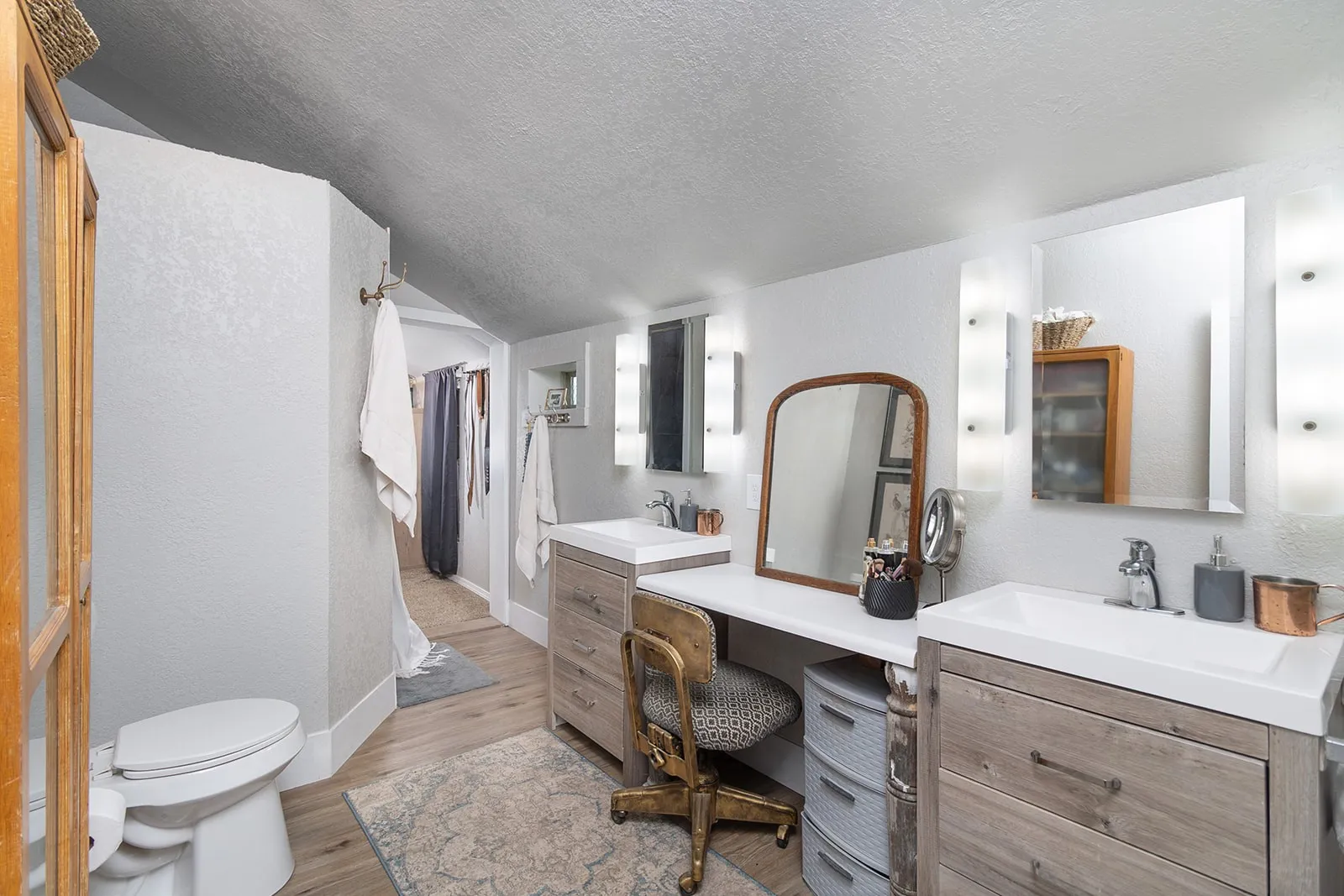 Single Family Residence For Sale in San Saba County , 402 N Live Oak Street, Richland Springs, Texas 76871, 2 Bedroom, 2 Bathroom, Garage spaces, 1,460 Sqft, built in 1920, mls#21068039, Real Estate Agent in Richland Springs, Homes For Sale in San Saba county, Homes For Sale in Richland Springs, Realtor in Richland Springs Texas, Real Estate Brokerage Independent Realty Texas, Luminita Cordes Realtor