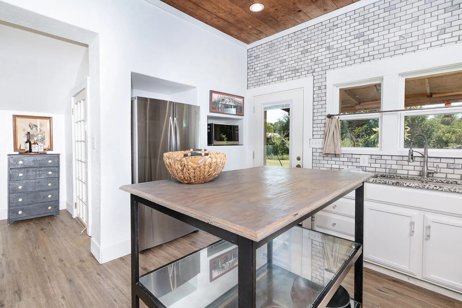 Single Family Residence For Sale in San Saba County , 402 N Live Oak Street, Richland Springs, Texas 76871, 2 Bedroom, 2 Bathroom, Garage spaces, 1,460 Sqft, built in 1920, mls#21068039, Real Estate Agent in Richland Springs, Homes For Sale in San Saba county, Homes For Sale in Richland Springs, Realtor in Richland Springs Texas, Real Estate Brokerage Independent Realty Texas, Luminita Cordes Realtor