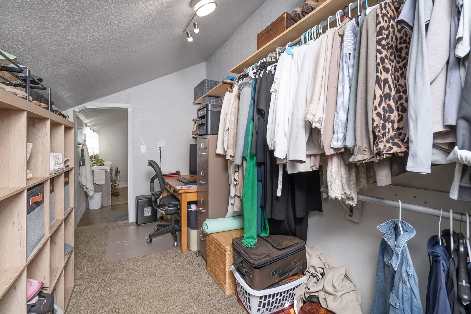 Single Family Residence For Sale in San Saba County , 402 N Live Oak Street, Richland Springs, Texas 76871, 2 Bedroom, 2 Bathroom, Garage spaces, 1,460 Sqft, built in 1920, mls#21068039, Real Estate Agent in Richland Springs, Homes For Sale in San Saba county, Homes For Sale in Richland Springs, Realtor in Richland Springs Texas, Real Estate Brokerage Independent Realty Texas, Luminita Cordes Realtor