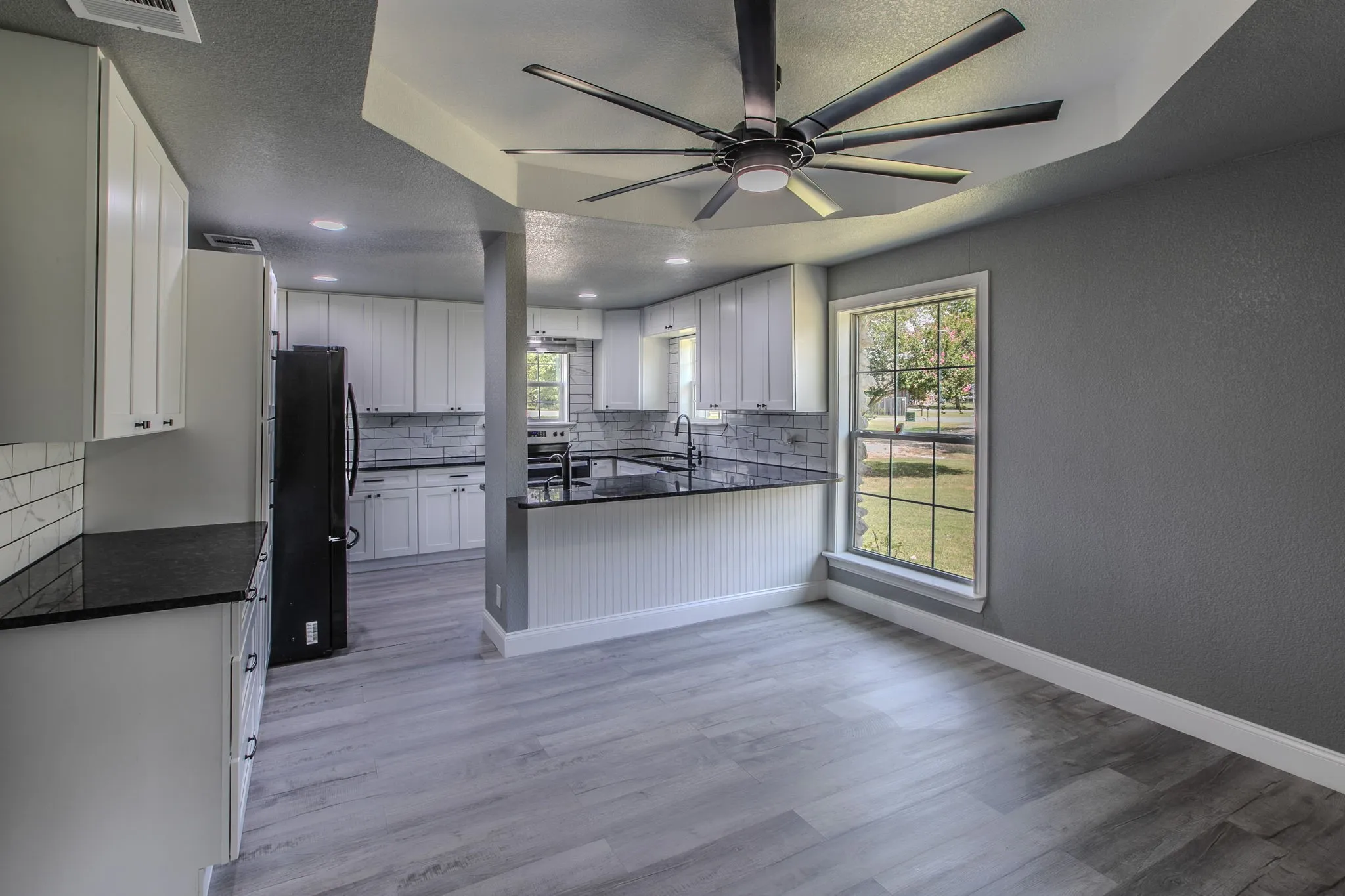 Single Family Residence For Sale in Mc Lennan County , 768 ELMWOOD Drive, Woodway, Texas 76712, 4 Bedroom, 3 Bathroom, Garage spaces, 2,920 Sqft, built in 1963, mls#21067774, Real Estate Agent in Woodway, Homes For Sale in Mc Lennan county, Homes For Sale in Woodway, Realtor in Woodway Texas, Real Estate Brokerage Independent Realty Texas, Luminita Cordes Realtor