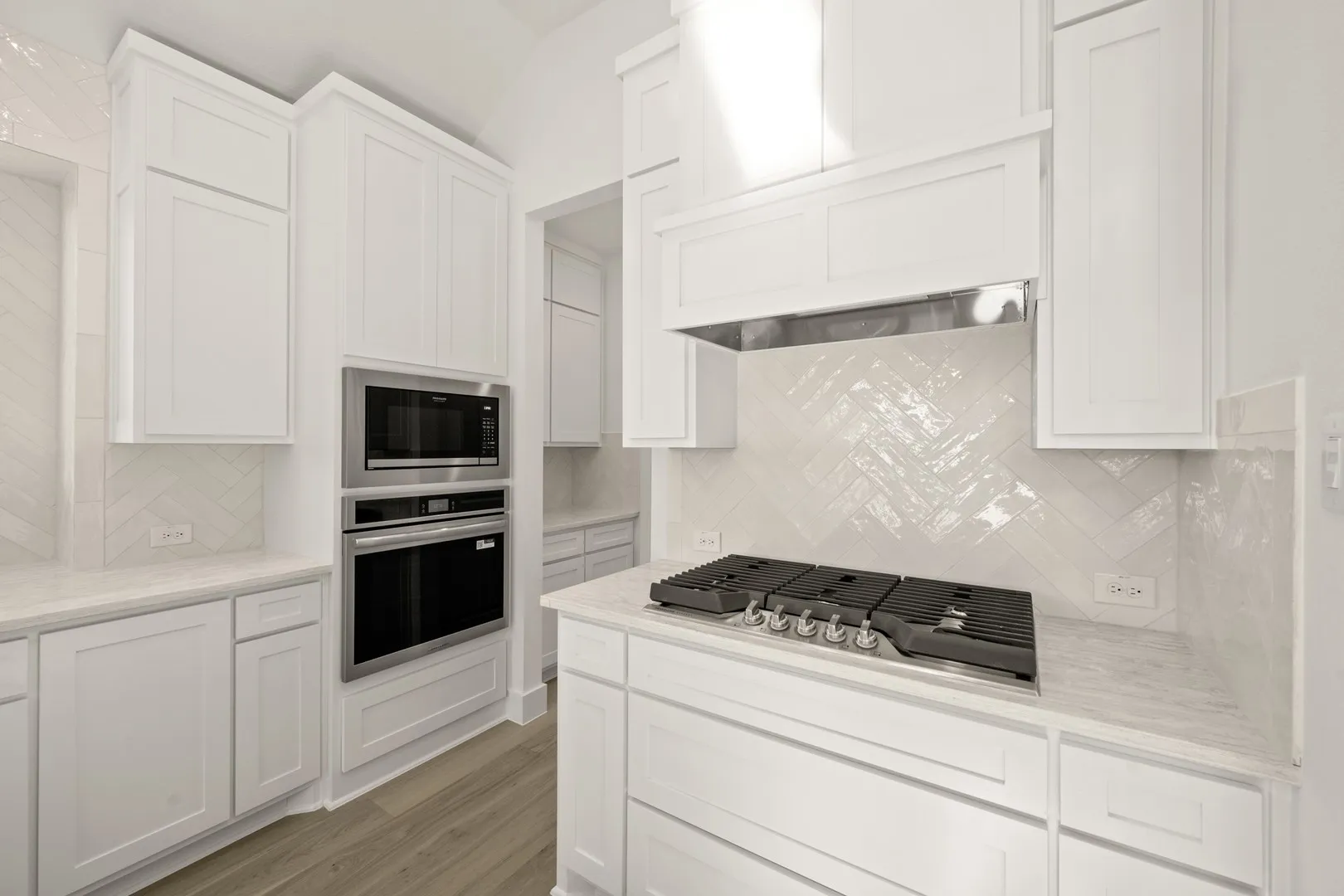 402 Crestview- Kitchen-4