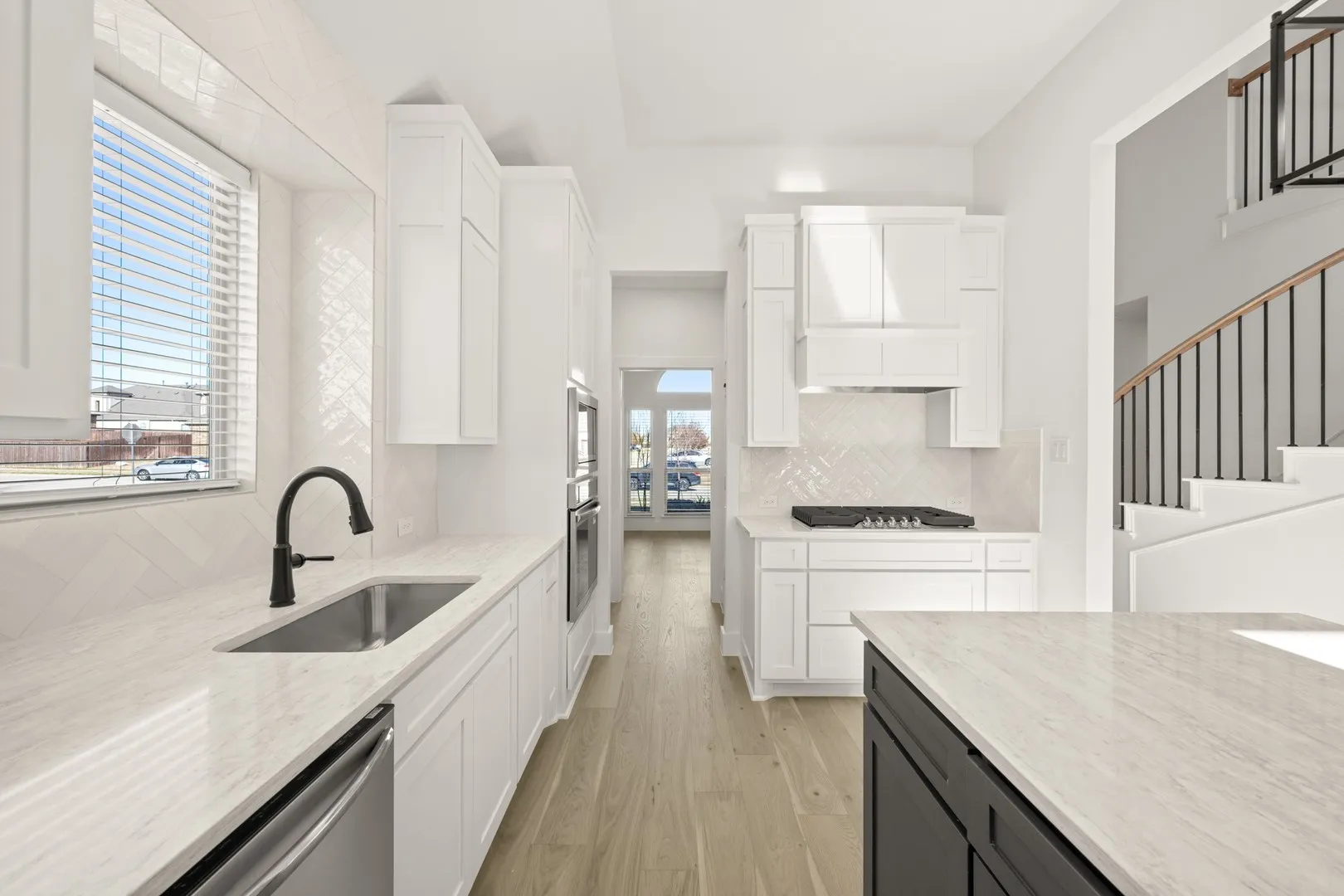 402 Crestview- Kitchen-3