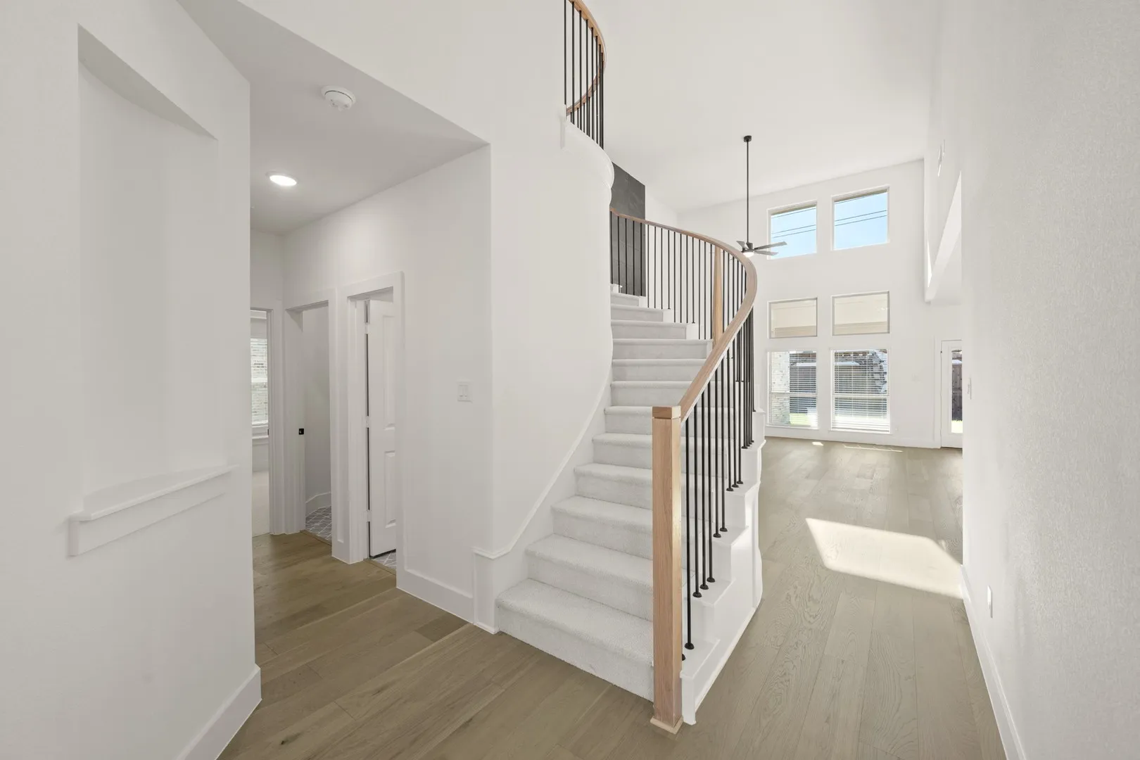 402 Crestview- Entry-2