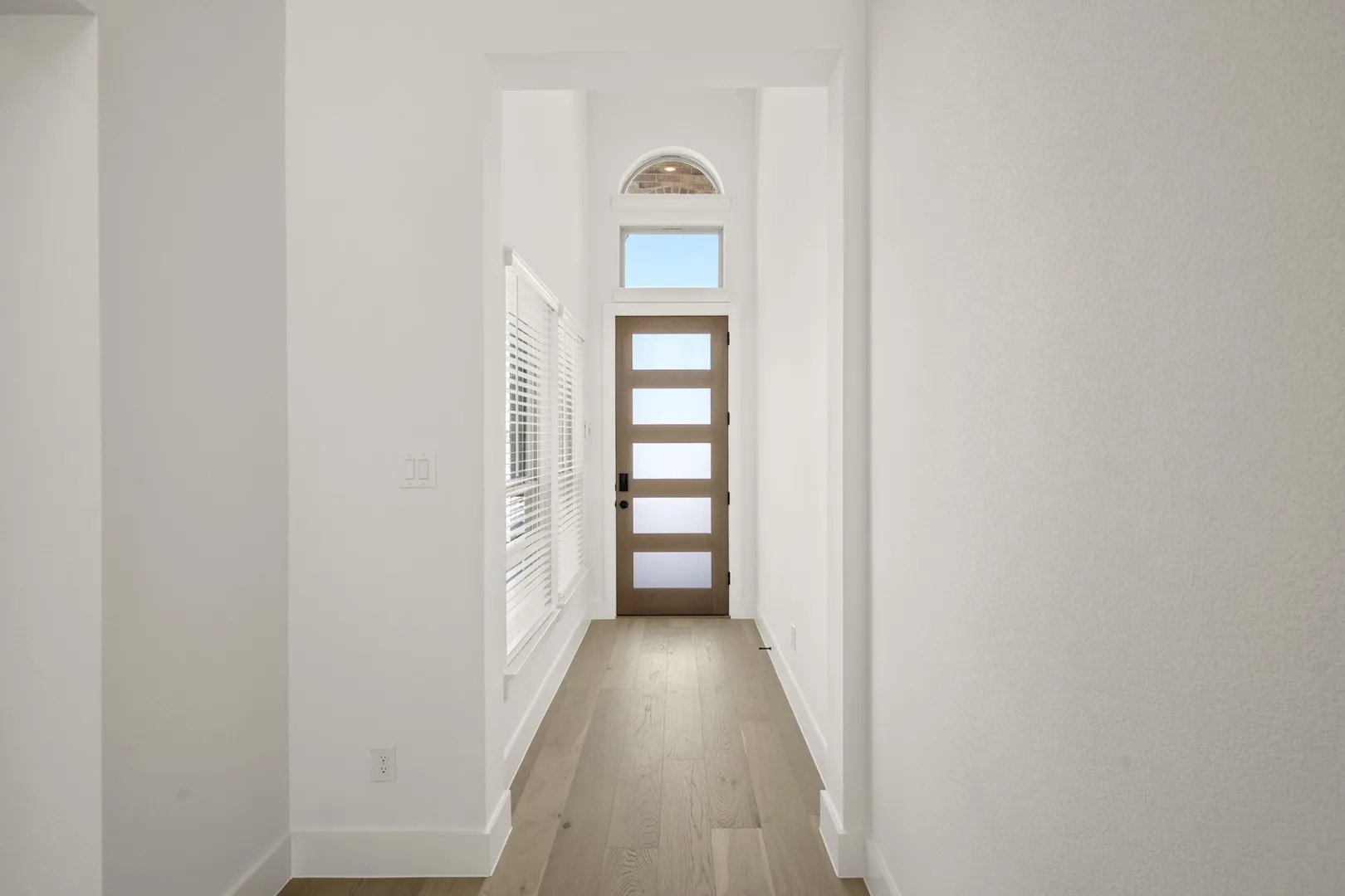 402 Crestview- Entry-1