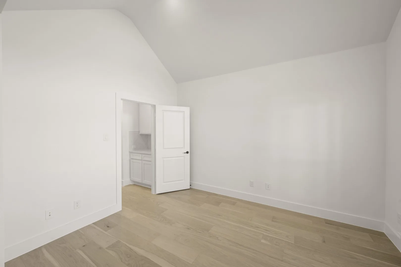 402 Crestview- Flex Space-1