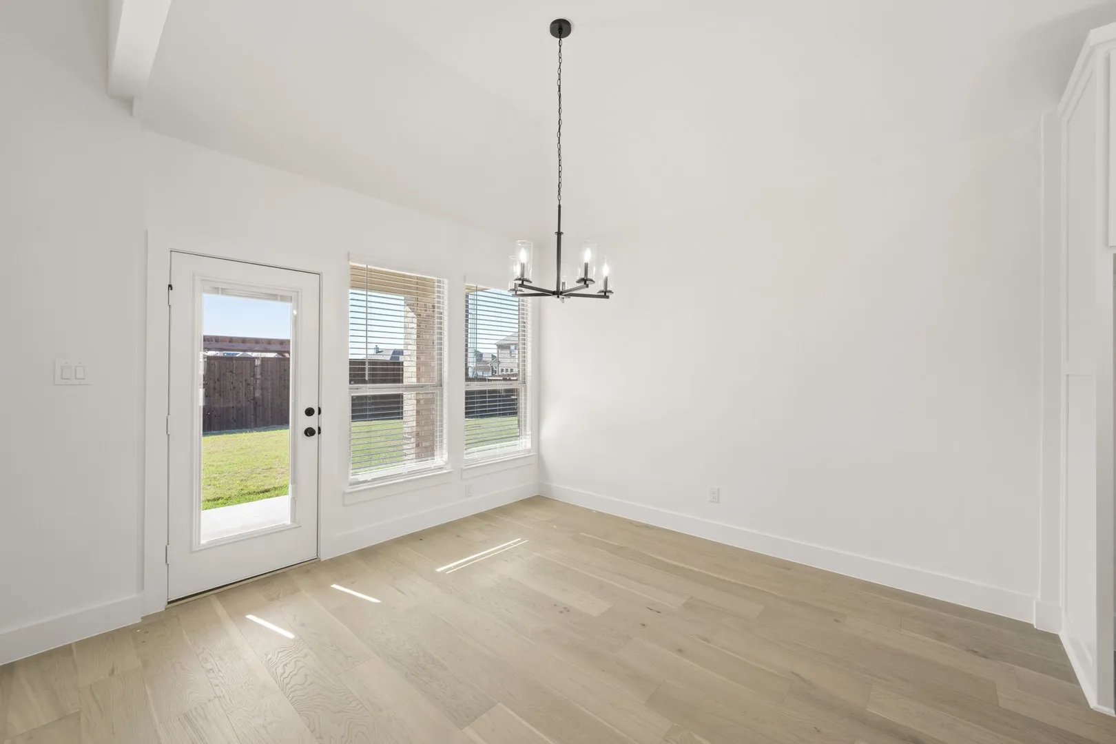 402 Crestview- Dining-1