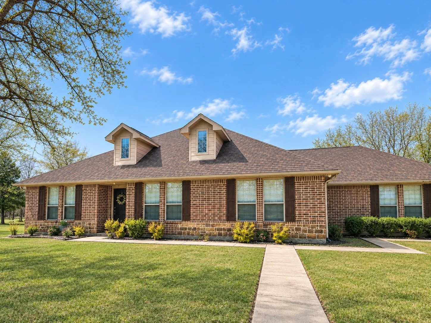 Single Family Residence For Sale in Montague County , 2801 Fm 1816, Bowie, Texas 76230, 3 Bedroom, 2 Bathroom, 2 Garage spaces, 2,385 Sqft, built in 2009, mls#21070008, Real Estate Agent in Bowie, Homes For Sale in Montague county, Homes For Sale in Bowie, Realtor in Bowie Texas, Real Estate Brokerage Independent Realty Texas, Luminita Cordes Realtor