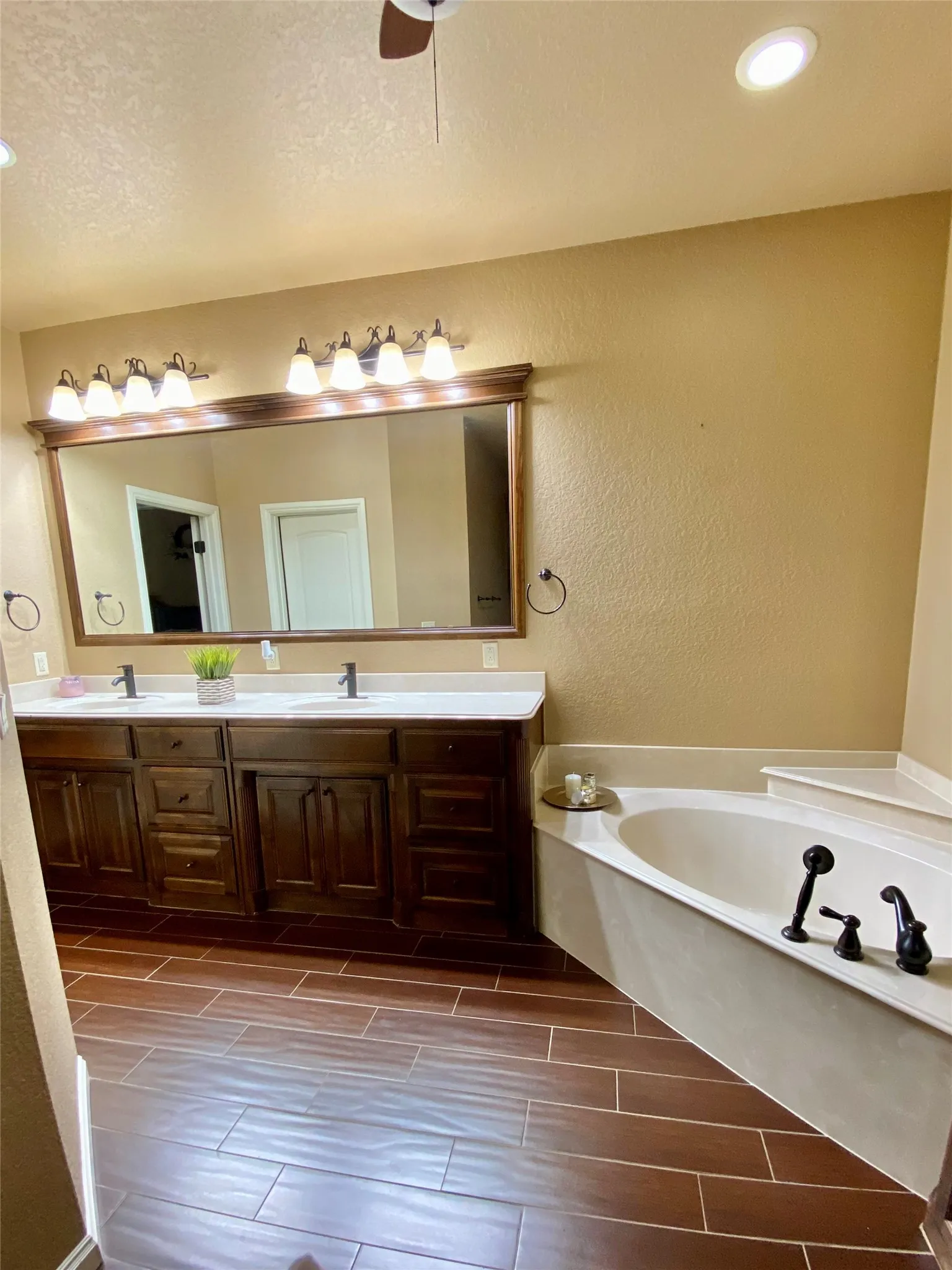 Ensuite features garden tub, seperate shower, granite counters, and a walk-in closet