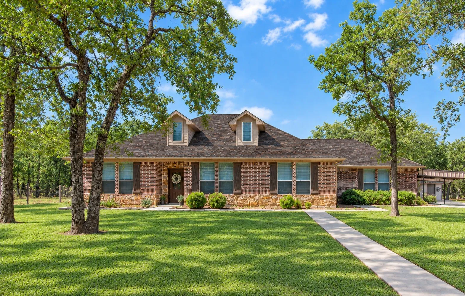 Single Family Residence For Sale in Montague County , 2801 Fm 1816, Bowie, Texas 76230, 3 Bedroom, 2 Bathroom, 2 Garage spaces, 2,385 Sqft, built in 2009, mls#21070008, Real Estate Agent in Bowie, Homes For Sale in Montague county, Homes For Sale in Bowie, Realtor in Bowie Texas, Real Estate Brokerage Independent Realty Texas, Luminita Cordes Realtor