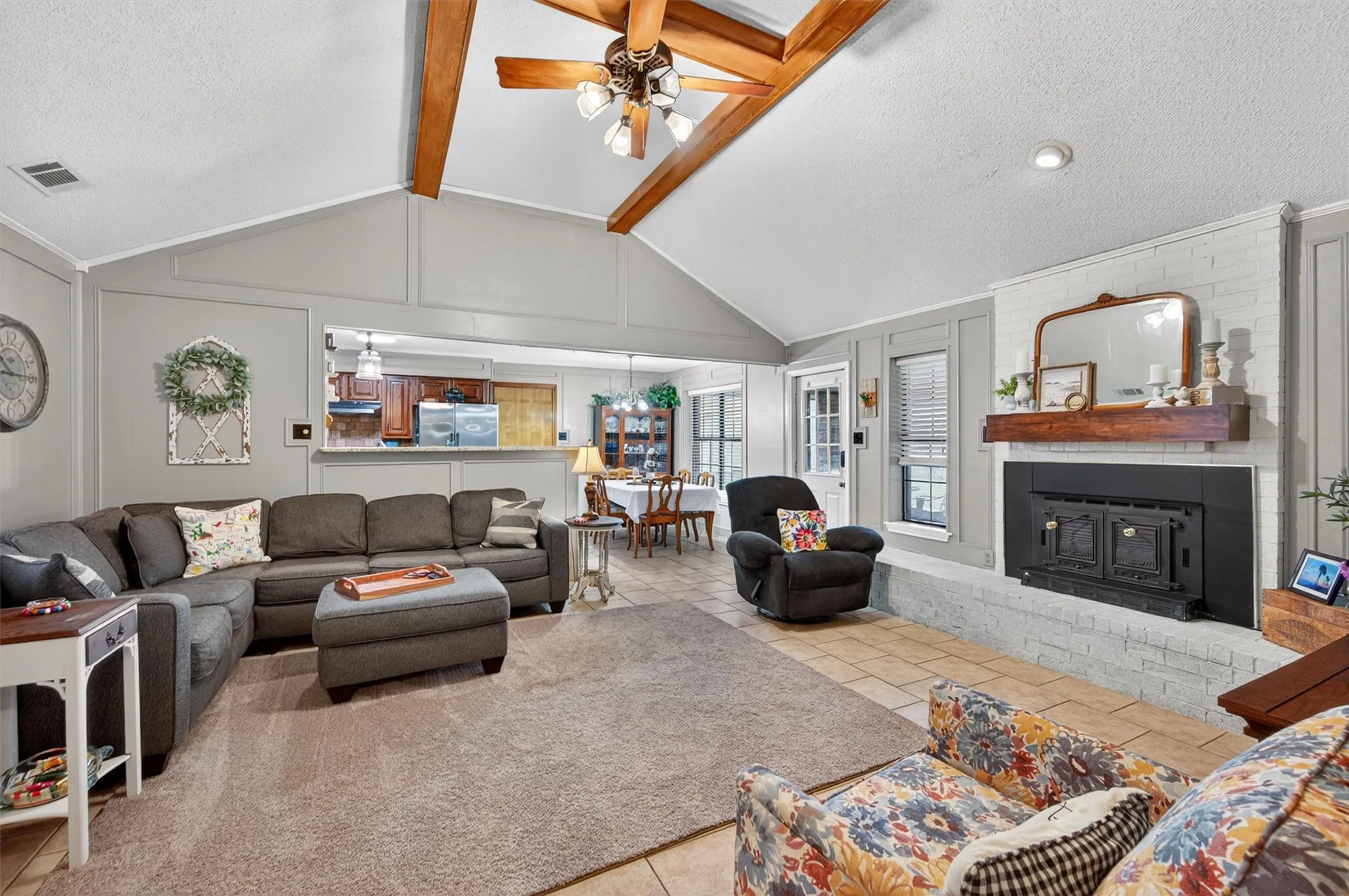 Single Family Residence For Sale in Grayson County , 102 N 9th Street, Gunter, Texas 75058, 3 Bedroom, 2 Bathroom, 3 Garage spaces, 1,784 Sqft, built in 1985, mls#21066550, Real Estate Agent in Gunter, Homes For Sale in Grayson county, Homes For Sale in Gunter, Realtor in Gunter Texas, Real Estate Brokerage Independent Realty Texas, Luminita Cordes Realtor