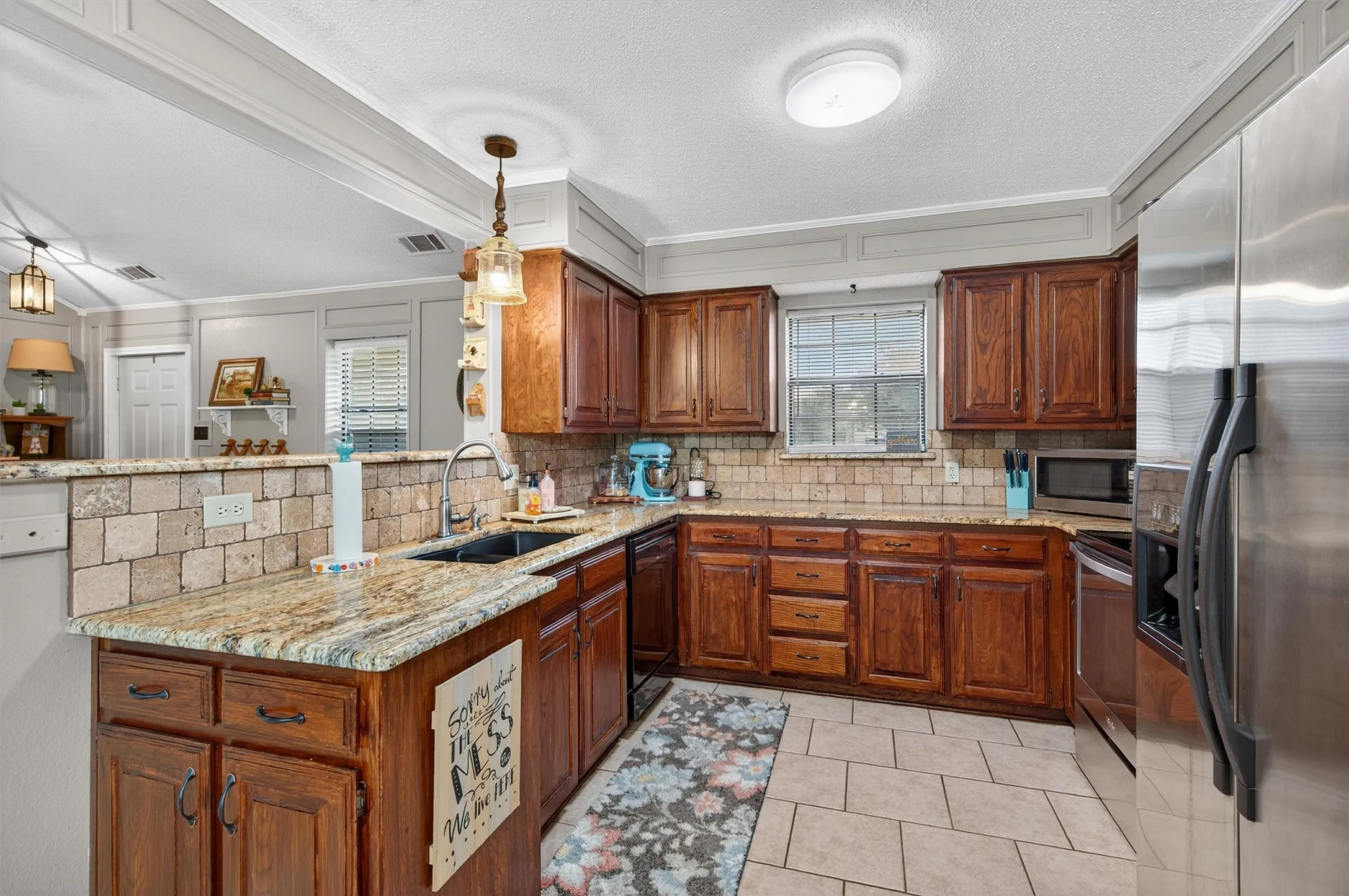 Single Family Residence For Sale in Grayson County , 102 N 9th Street, Gunter, Texas 75058, 3 Bedroom, 2 Bathroom, 3 Garage spaces, 1,784 Sqft, built in 1985, mls#21066550, Real Estate Agent in Gunter, Homes For Sale in Grayson county, Homes For Sale in Gunter, Realtor in Gunter Texas, Real Estate Brokerage Independent Realty Texas, Luminita Cordes Realtor