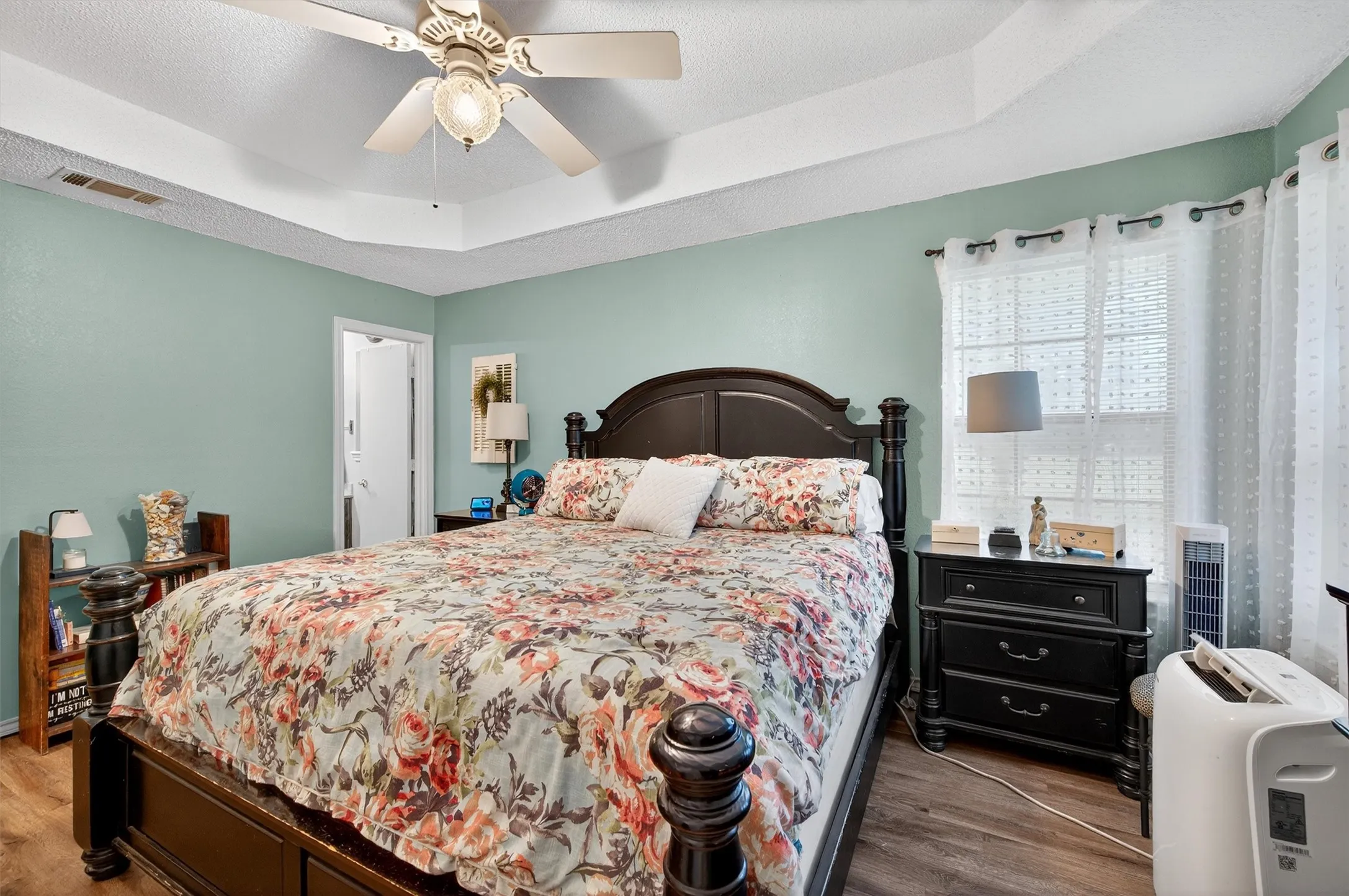 Single Family Residence For Sale in Grayson County , 102 N 9th Street, Gunter, Texas 75058, 3 Bedroom, 2 Bathroom, 3 Garage spaces, 1,784 Sqft, built in 1985, mls#21066550, Real Estate Agent in Gunter, Homes For Sale in Grayson county, Homes For Sale in Gunter, Realtor in Gunter Texas, Real Estate Brokerage Independent Realty Texas, Luminita Cordes Realtor