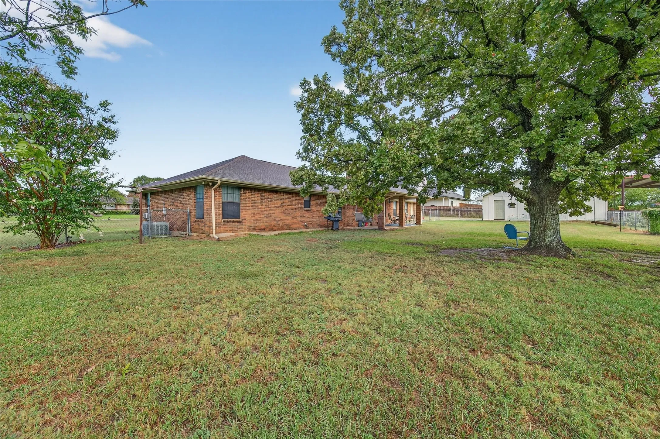 Single Family Residence For Sale in Grayson County , 102 N 9th Street, Gunter, Texas 75058, 3 Bedroom, 2 Bathroom, 3 Garage spaces, 1,784 Sqft, built in 1985, mls#21066550, Real Estate Agent in Gunter, Homes For Sale in Grayson county, Homes For Sale in Gunter, Realtor in Gunter Texas, Real Estate Brokerage Independent Realty Texas, Luminita Cordes Realtor