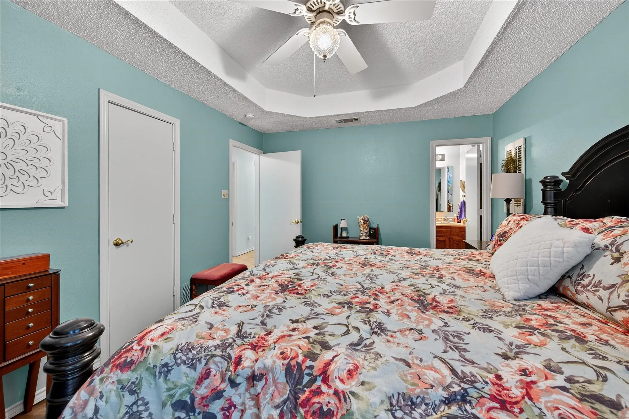 Single Family Residence For Sale in Grayson County , 102 N 9th Street, Gunter, Texas 75058, 3 Bedroom, 2 Bathroom, 3 Garage spaces, 1,784 Sqft, built in 1985, mls#21066550, Real Estate Agent in Gunter, Homes For Sale in Grayson county, Homes For Sale in Gunter, Realtor in Gunter Texas, Real Estate Brokerage Independent Realty Texas, Luminita Cordes Realtor