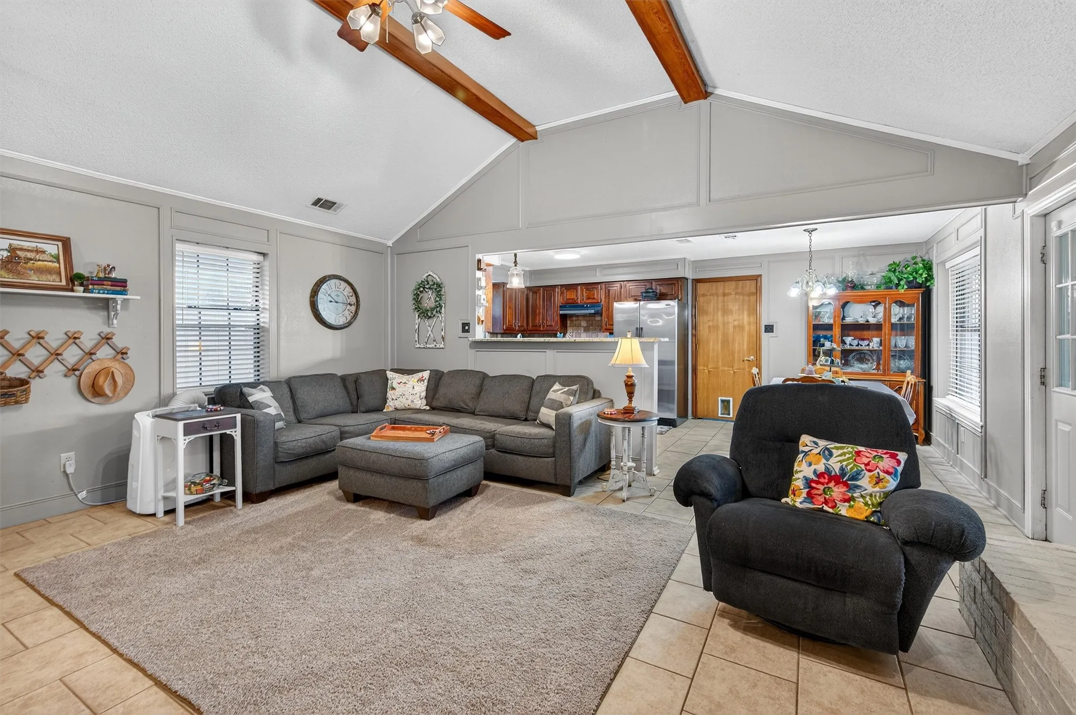 Single Family Residence For Sale in Grayson County , 102 N 9th Street, Gunter, Texas 75058, 3 Bedroom, 2 Bathroom, 3 Garage spaces, 1,784 Sqft, built in 1985, mls#21066550, Real Estate Agent in Gunter, Homes For Sale in Grayson county, Homes For Sale in Gunter, Realtor in Gunter Texas, Real Estate Brokerage Independent Realty Texas, Luminita Cordes Realtor