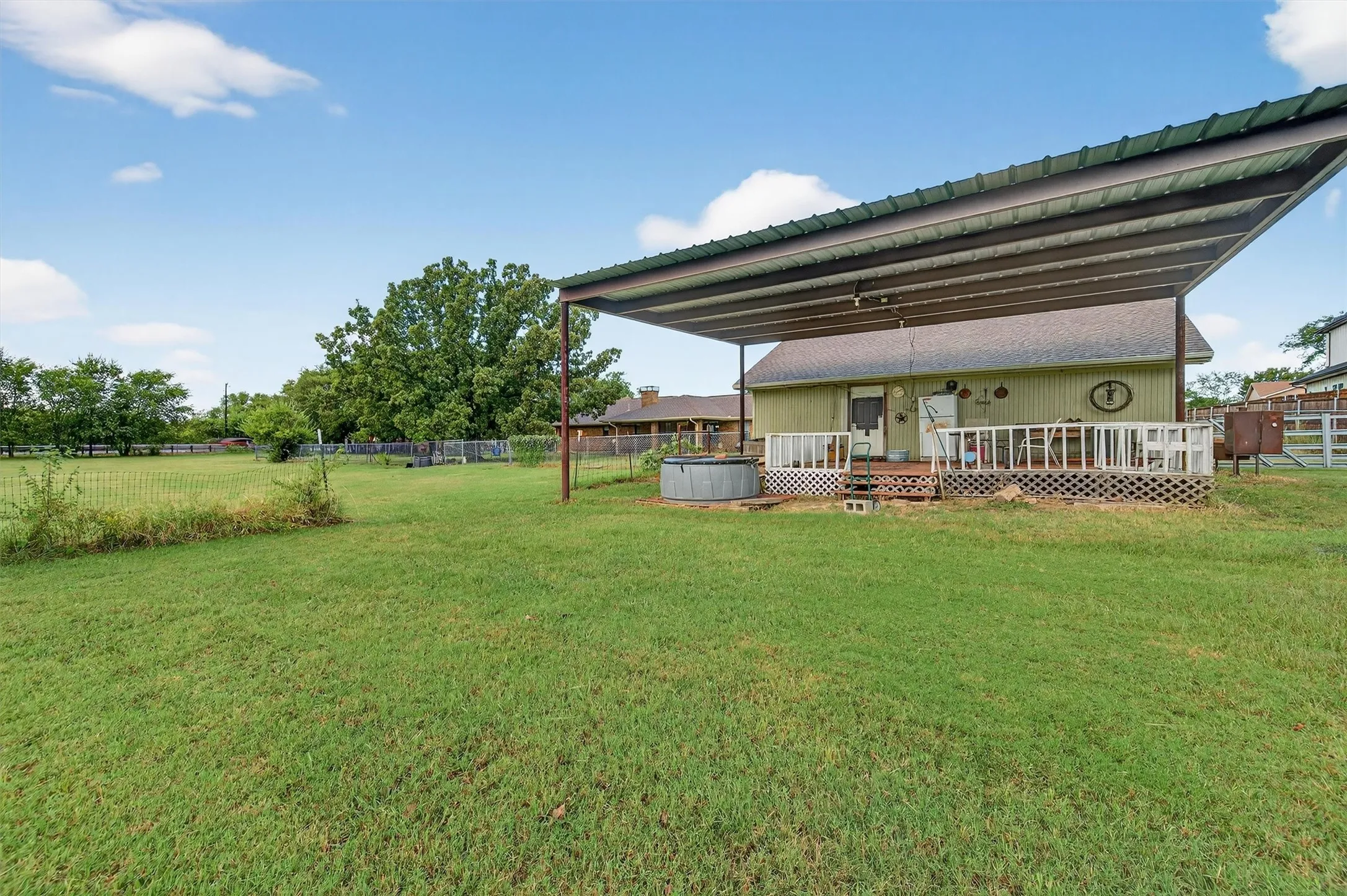 Single Family Residence For Sale in Grayson County , 102 N 9th Street, Gunter, Texas 75058, 3 Bedroom, 2 Bathroom, 3 Garage spaces, 1,784 Sqft, built in 1985, mls#21066550, Real Estate Agent in Gunter, Homes For Sale in Grayson county, Homes For Sale in Gunter, Realtor in Gunter Texas, Real Estate Brokerage Independent Realty Texas, Luminita Cordes Realtor