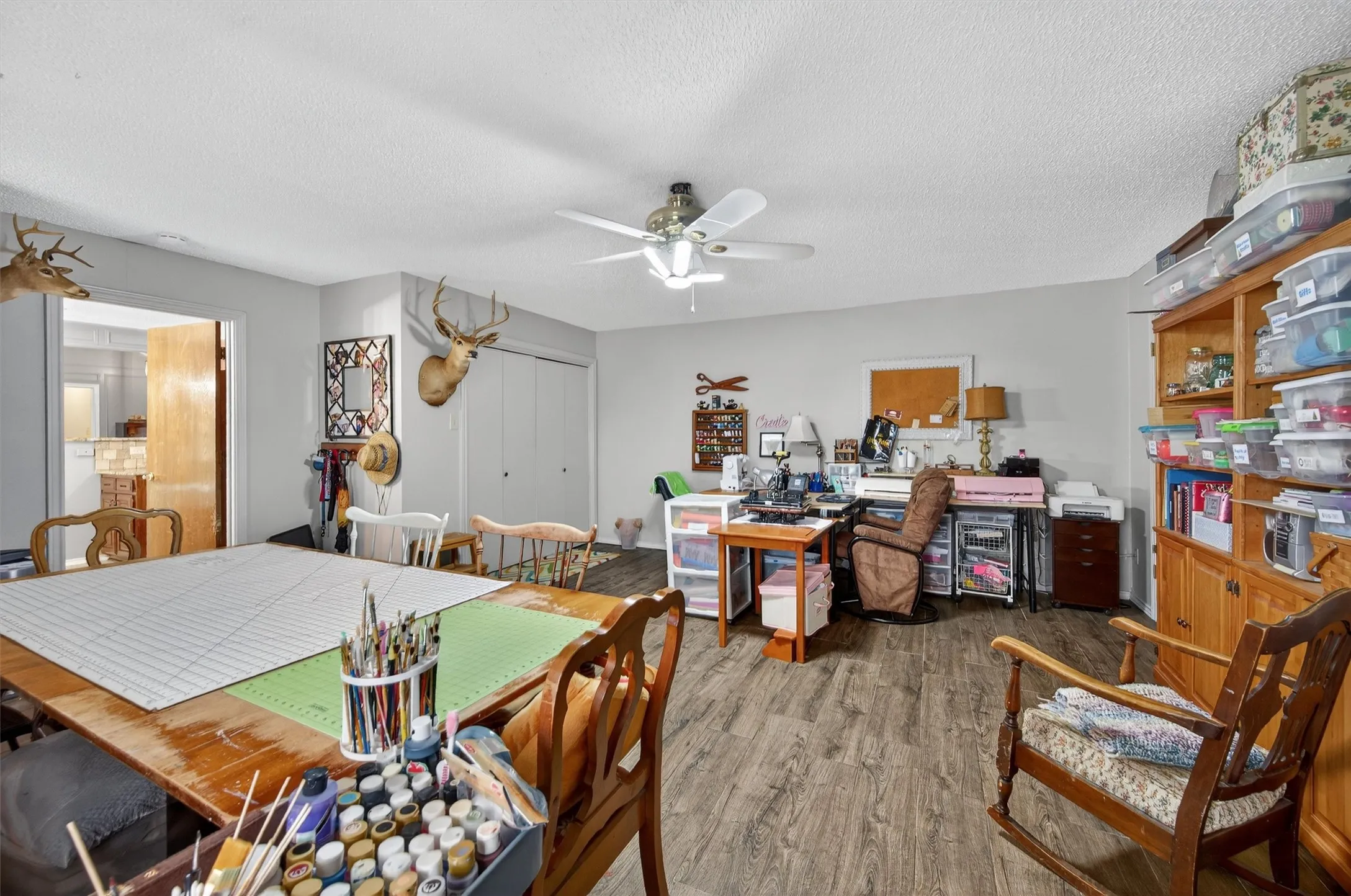 Single Family Residence For Sale in Grayson County , 102 N 9th Street, Gunter, Texas 75058, 3 Bedroom, 2 Bathroom, 3 Garage spaces, 1,784 Sqft, built in 1985, mls#21066550, Real Estate Agent in Gunter, Homes For Sale in Grayson county, Homes For Sale in Gunter, Realtor in Gunter Texas, Real Estate Brokerage Independent Realty Texas, Luminita Cordes Realtor