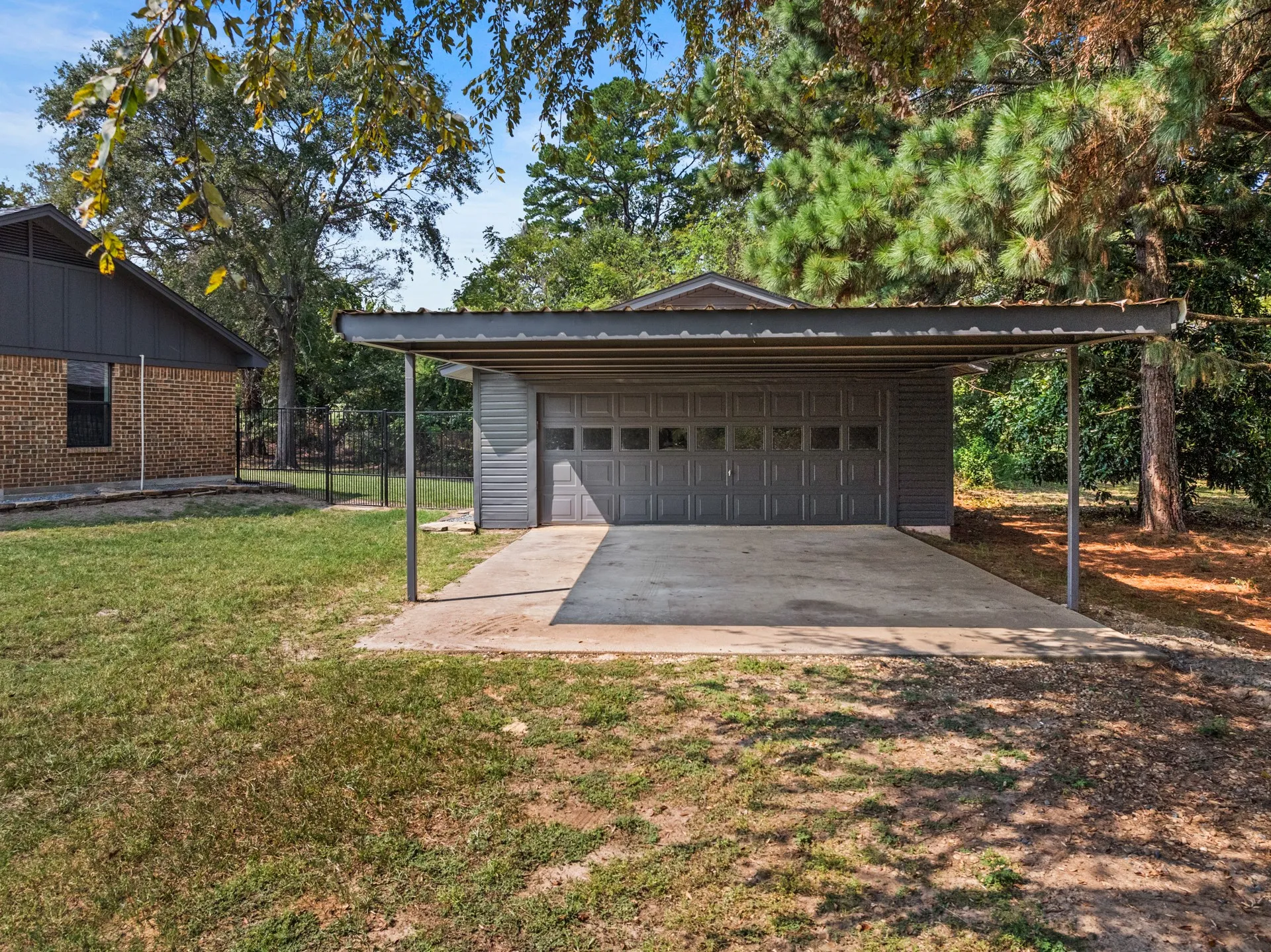 Single Family Residence For Sale in Franklin (TX) County , 701 Ferguson Trail, Scroggins, Texas 75480, 4 Bedroom, 2 Bathroom, 2 Garage spaces, 2,331 Sqft, built in 1985, mls#21069708, Real Estate Agent in Scroggins, Homes For Sale in Franklin (TX) county, Homes For Sale in Scroggins, Realtor in Scroggins Texas, Real Estate Brokerage Independent Realty Texas, Luminita Cordes Realtor