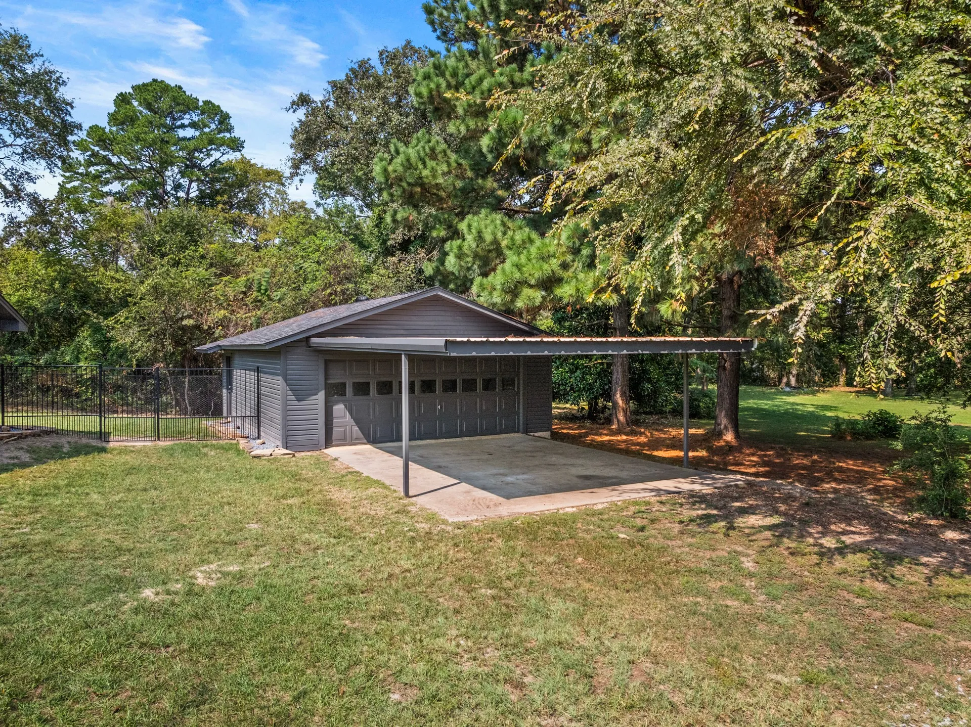 Single Family Residence For Sale in Franklin (TX) County , 701 Ferguson Trail, Scroggins, Texas 75480, 4 Bedroom, 2 Bathroom, 2 Garage spaces, 2,331 Sqft, built in 1985, mls#21069708, Real Estate Agent in Scroggins, Homes For Sale in Franklin (TX) county, Homes For Sale in Scroggins, Realtor in Scroggins Texas, Real Estate Brokerage Independent Realty Texas, Luminita Cordes Realtor