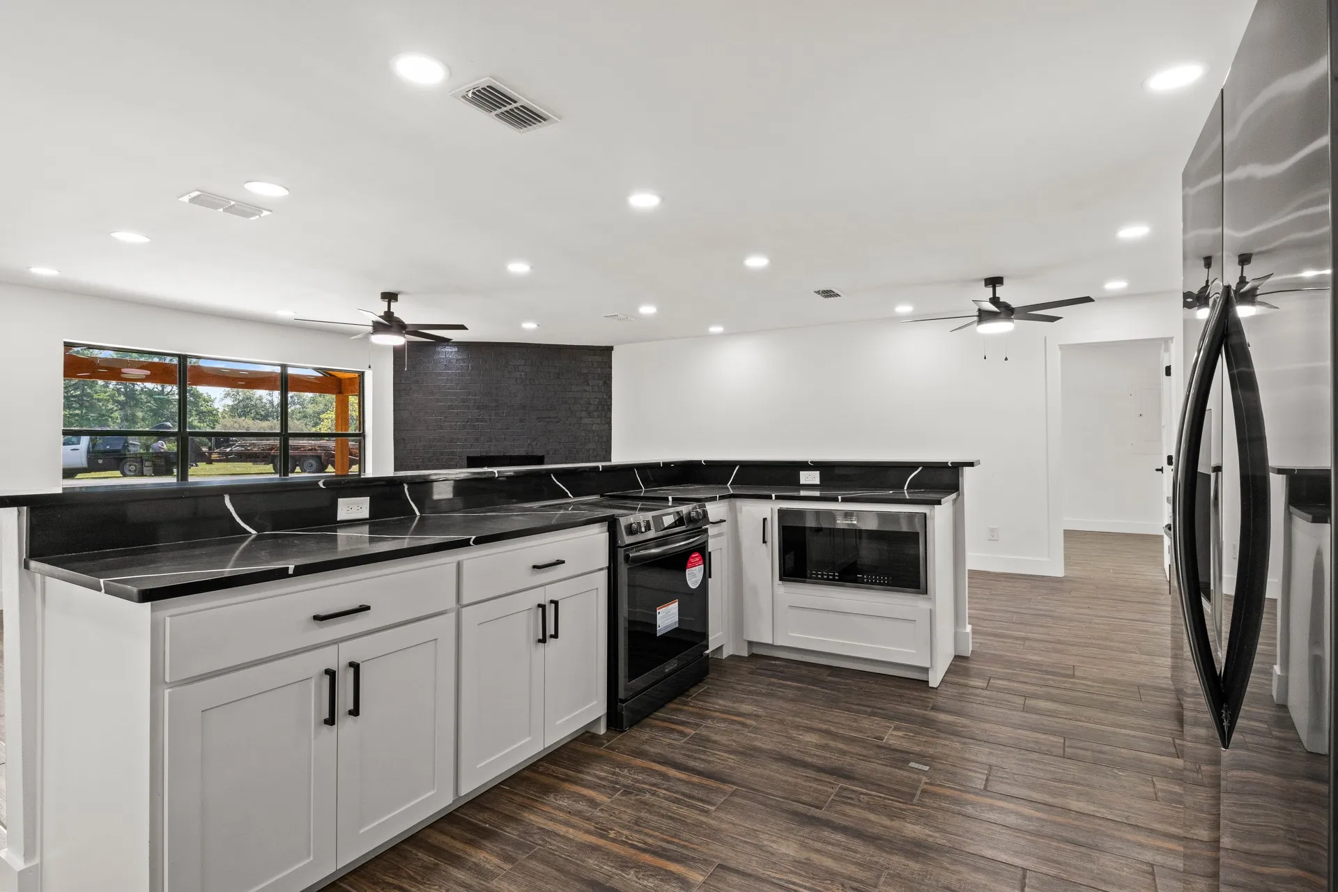 Single Family Residence For Sale in Franklin (TX) County , 701 Ferguson Trail, Scroggins, Texas 75480, 4 Bedroom, 2 Bathroom, 2 Garage spaces, 2,331 Sqft, built in 1985, mls#21069708, Real Estate Agent in Scroggins, Homes For Sale in Franklin (TX) county, Homes For Sale in Scroggins, Realtor in Scroggins Texas, Real Estate Brokerage Independent Realty Texas, Luminita Cordes Realtor