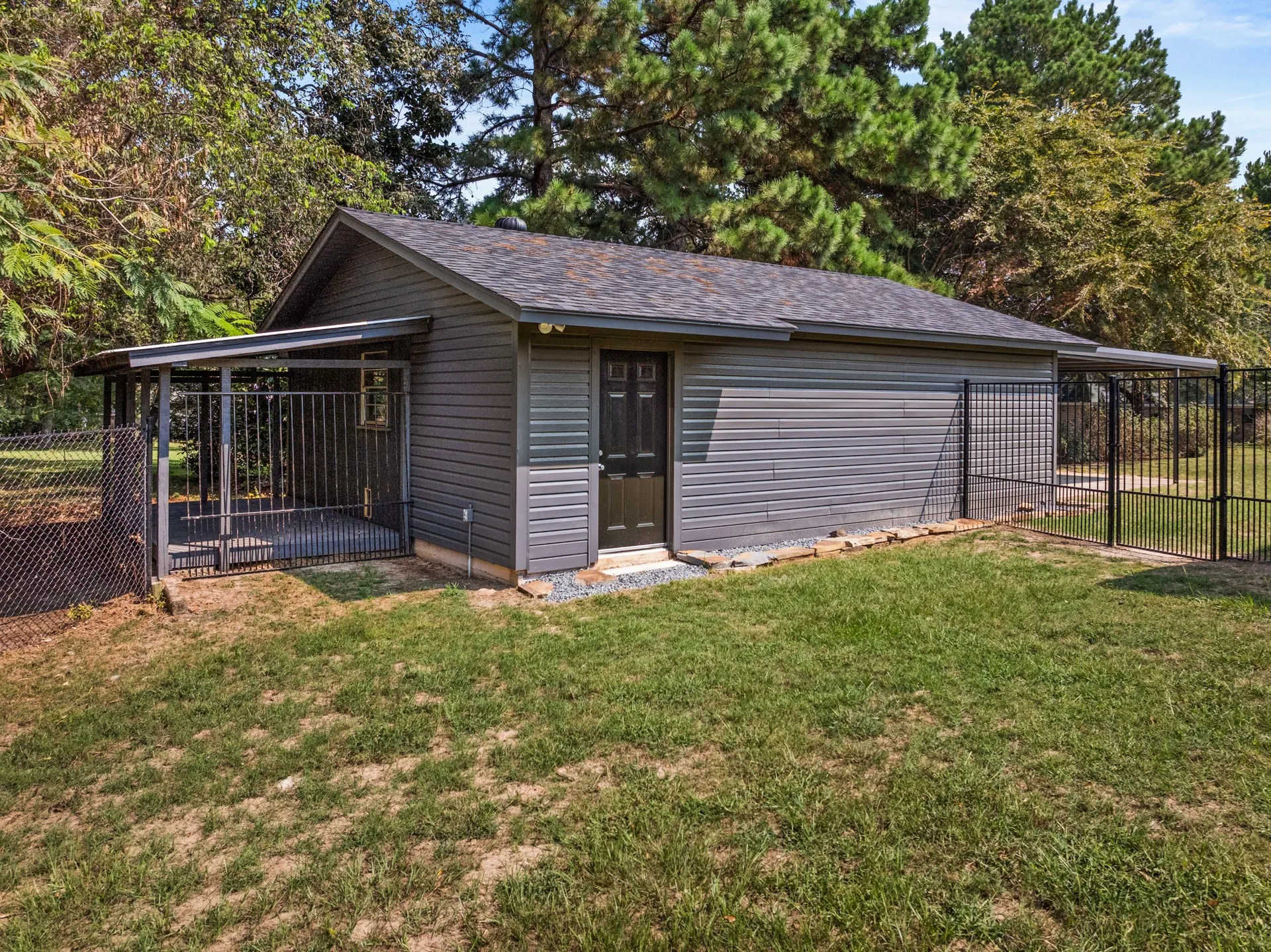 Single Family Residence For Sale in Franklin (TX) County , 701 Ferguson Trail, Scroggins, Texas 75480, 4 Bedroom, 2 Bathroom, 2 Garage spaces, 2,331 Sqft, built in 1985, mls#21069708, Real Estate Agent in Scroggins, Homes For Sale in Franklin (TX) county, Homes For Sale in Scroggins, Realtor in Scroggins Texas, Real Estate Brokerage Independent Realty Texas, Luminita Cordes Realtor