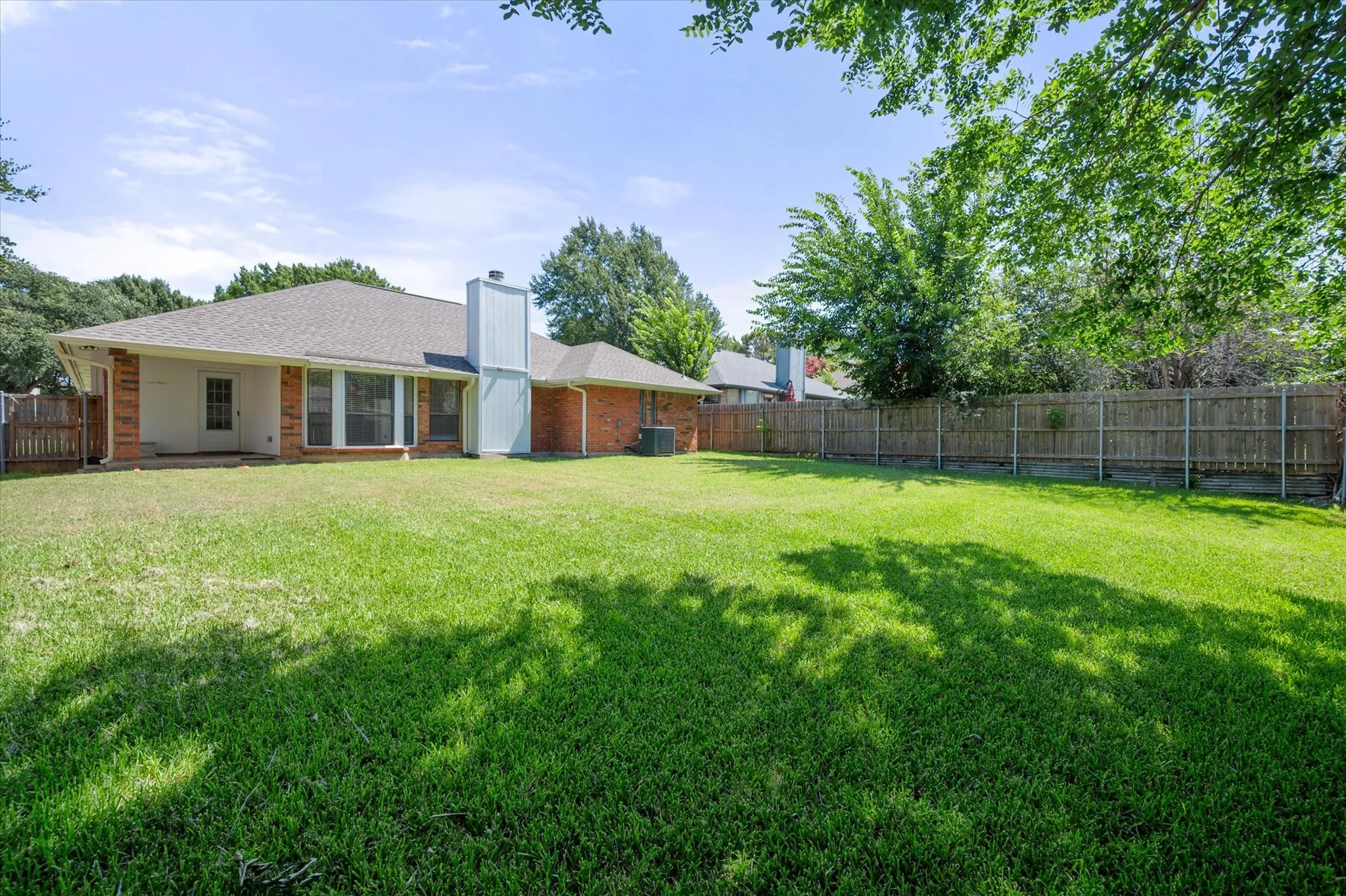 Single Family Residence For Sale in Tarrant County , 7508 Jamie Renee Lane, North Richland Hills, Texas 76182, 3 Bedroom, 2 Bathroom, 2 Garage spaces, 1,716 Sqft, built in 1986, mls#21070574, Real Estate Agent in North Richland Hills, Homes For Sale in Tarrant county, Homes For Sale in North Richland Hills, Realtor in North Richland Hills Texas, Real Estate Brokerage Independent Realty Texas, Luminita Cordes Realtor