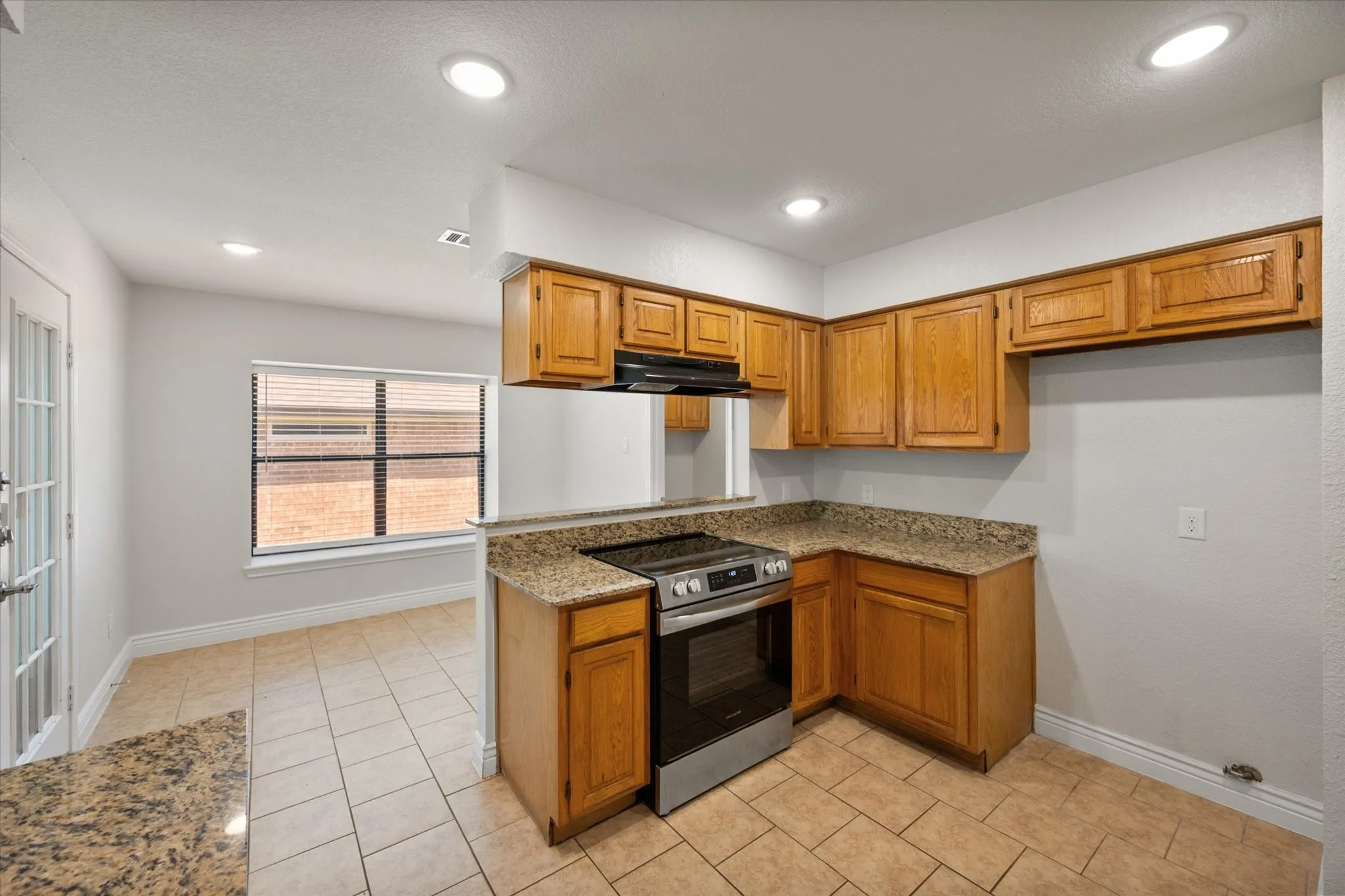 Single Family Residence For Sale in Tarrant County , 7508 Jamie Renee Lane, North Richland Hills, Texas 76182, 3 Bedroom, 2 Bathroom, 2 Garage spaces, 1,716 Sqft, built in 1986, mls#21070574, Real Estate Agent in North Richland Hills, Homes For Sale in Tarrant county, Homes For Sale in North Richland Hills, Realtor in North Richland Hills Texas, Real Estate Brokerage Independent Realty Texas, Luminita Cordes Realtor