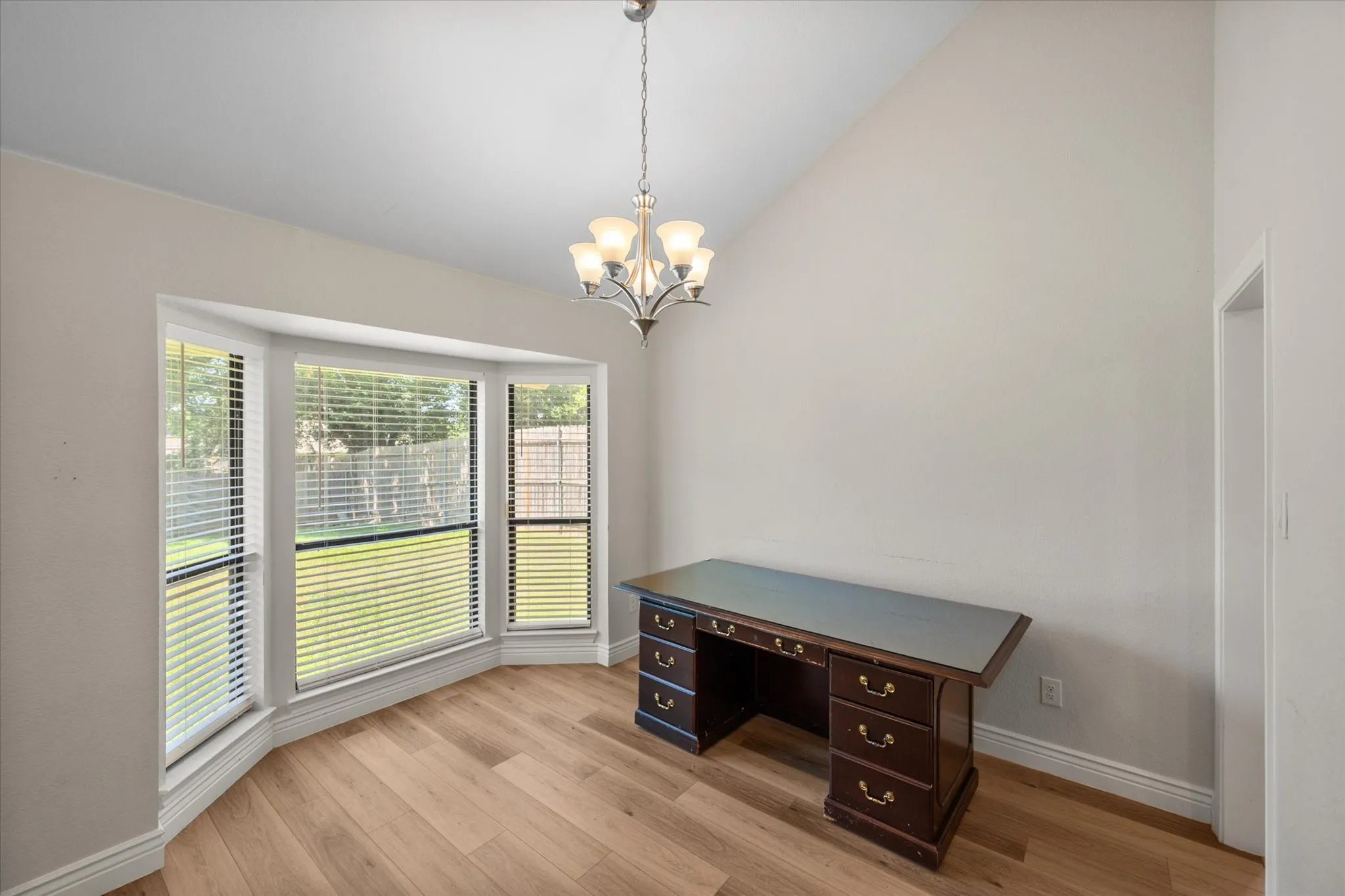 Single Family Residence For Sale in Tarrant County , 7508 Jamie Renee Lane, North Richland Hills, Texas 76182, 3 Bedroom, 2 Bathroom, 2 Garage spaces, 1,716 Sqft, built in 1986, mls#21070574, Real Estate Agent in North Richland Hills, Homes For Sale in Tarrant county, Homes For Sale in North Richland Hills, Realtor in North Richland Hills Texas, Real Estate Brokerage Independent Realty Texas, Luminita Cordes Realtor