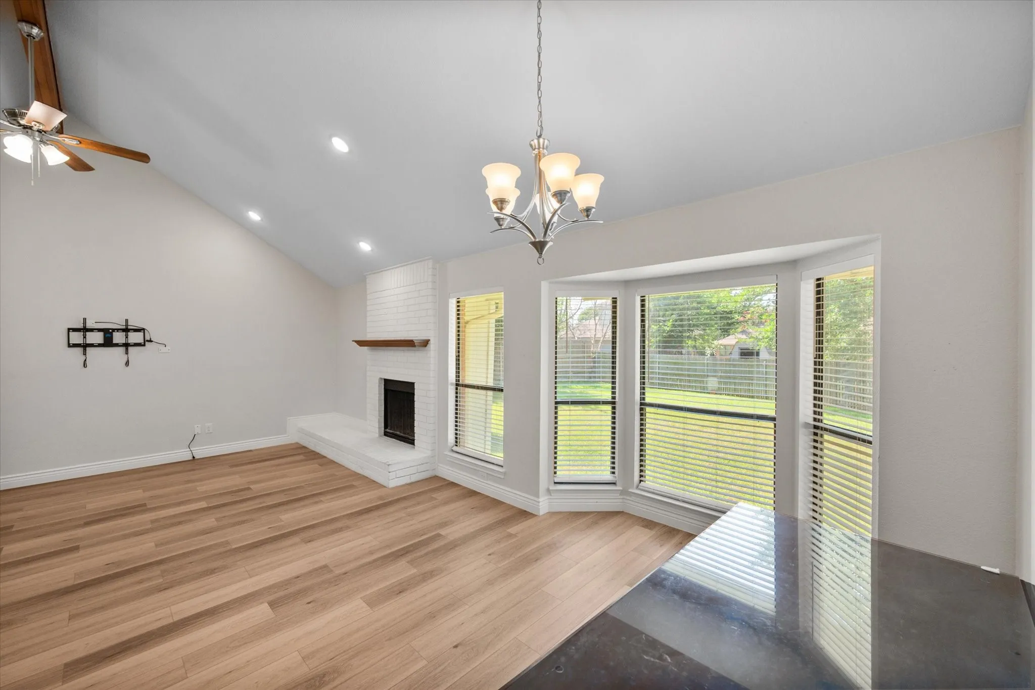 Single Family Residence For Sale in Tarrant County , 7508 Jamie Renee Lane, North Richland Hills, Texas 76182, 3 Bedroom, 2 Bathroom, 2 Garage spaces, 1,716 Sqft, built in 1986, mls#21070574, Real Estate Agent in North Richland Hills, Homes For Sale in Tarrant county, Homes For Sale in North Richland Hills, Realtor in North Richland Hills Texas, Real Estate Brokerage Independent Realty Texas, Luminita Cordes Realtor