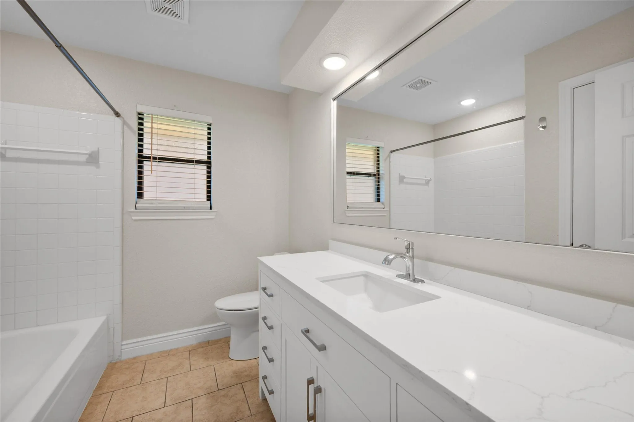 Single Family Residence For Sale in Tarrant County , 7508 Jamie Renee Lane, North Richland Hills, Texas 76182, 3 Bedroom, 2 Bathroom, 2 Garage spaces, 1,716 Sqft, built in 1986, mls#21070574, Real Estate Agent in North Richland Hills, Homes For Sale in Tarrant county, Homes For Sale in North Richland Hills, Realtor in North Richland Hills Texas, Real Estate Brokerage Independent Realty Texas, Luminita Cordes Realtor