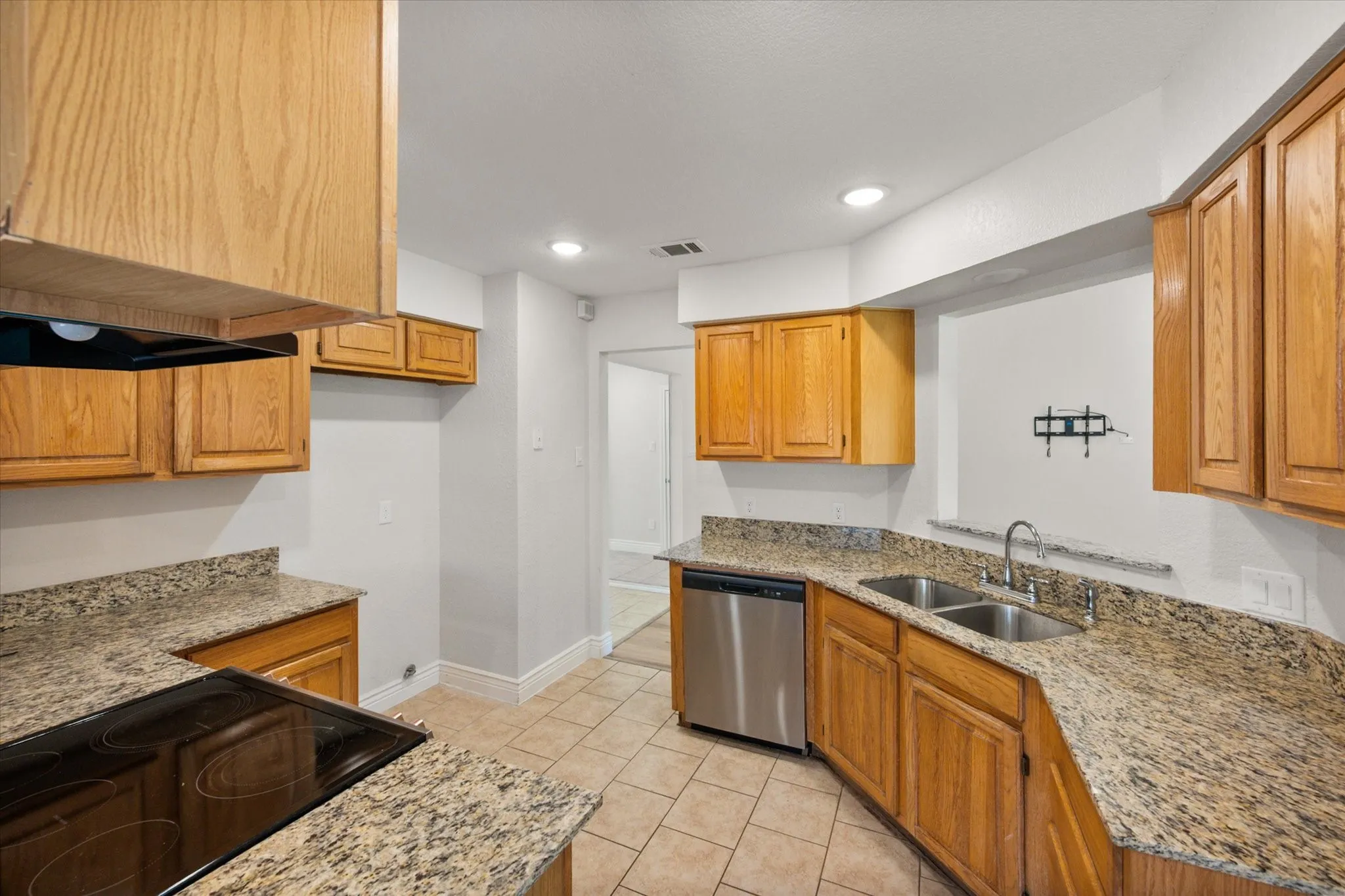 Single Family Residence For Sale in Tarrant County , 7508 Jamie Renee Lane, North Richland Hills, Texas 76182, 3 Bedroom, 2 Bathroom, 2 Garage spaces, 1,716 Sqft, built in 1986, mls#21070574, Real Estate Agent in North Richland Hills, Homes For Sale in Tarrant county, Homes For Sale in North Richland Hills, Realtor in North Richland Hills Texas, Real Estate Brokerage Independent Realty Texas, Luminita Cordes Realtor