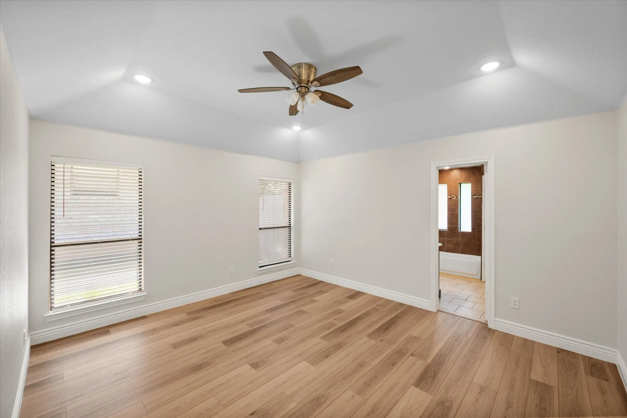 Single Family Residence For Sale in Tarrant County , 7508 Jamie Renee Lane, North Richland Hills, Texas 76182, 3 Bedroom, 2 Bathroom, 2 Garage spaces, 1,716 Sqft, built in 1986, mls#21070574, Real Estate Agent in North Richland Hills, Homes For Sale in Tarrant county, Homes For Sale in North Richland Hills, Realtor in North Richland Hills Texas, Real Estate Brokerage Independent Realty Texas, Luminita Cordes Realtor