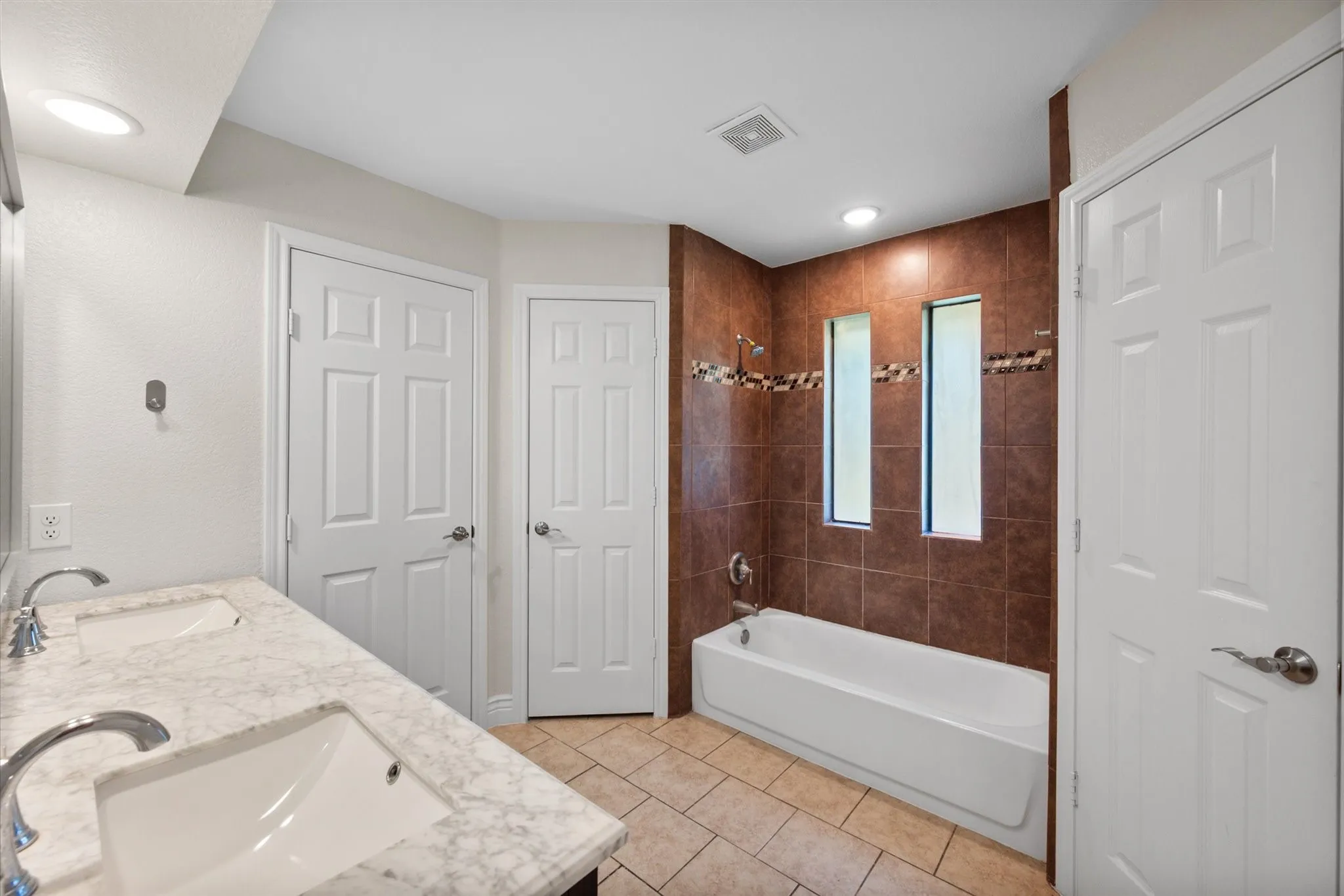 Single Family Residence For Sale in Tarrant County , 7508 Jamie Renee Lane, North Richland Hills, Texas 76182, 3 Bedroom, 2 Bathroom, 2 Garage spaces, 1,716 Sqft, built in 1986, mls#21070574, Real Estate Agent in North Richland Hills, Homes For Sale in Tarrant county, Homes For Sale in North Richland Hills, Realtor in North Richland Hills Texas, Real Estate Brokerage Independent Realty Texas, Luminita Cordes Realtor