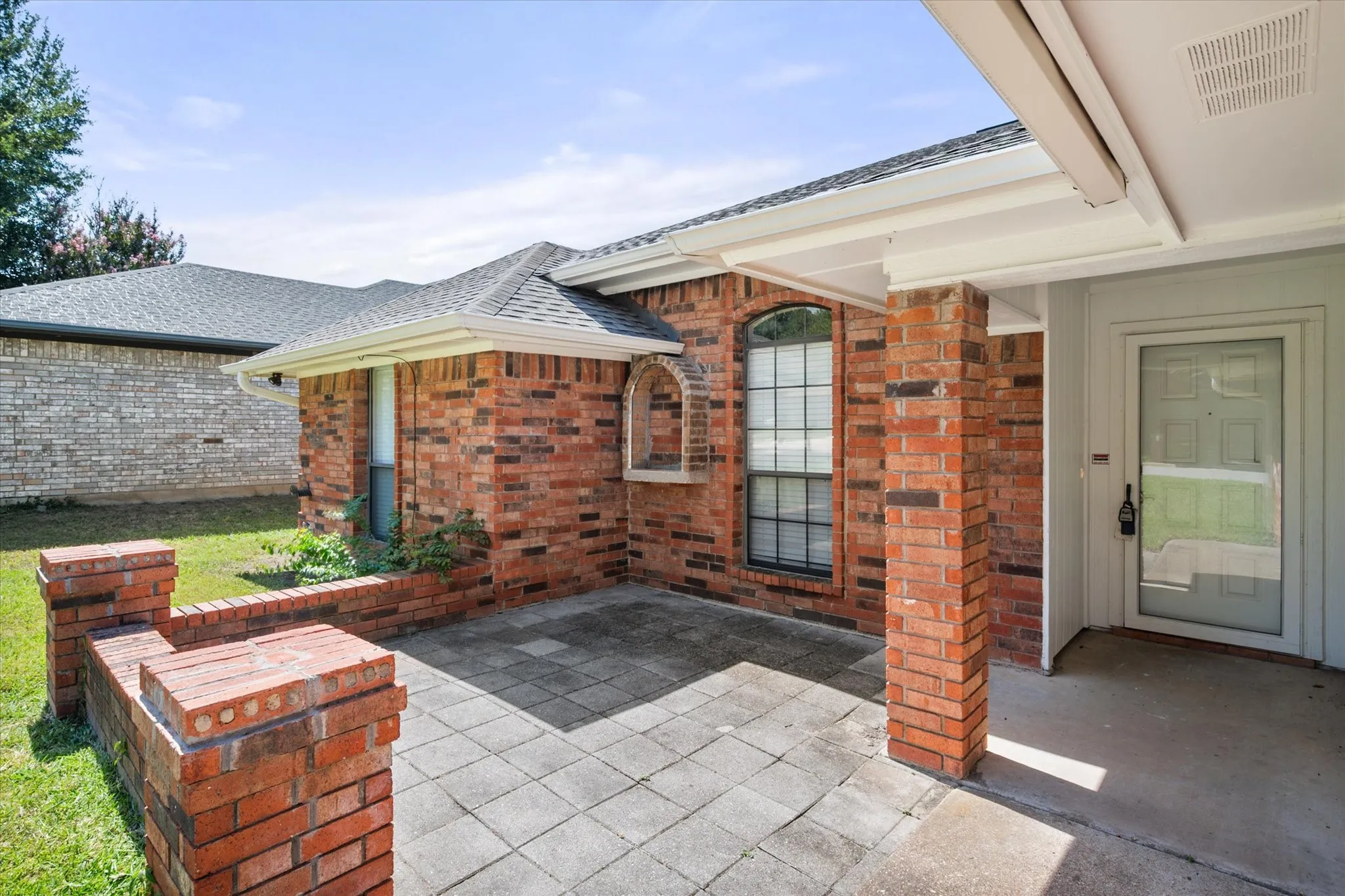 Single Family Residence For Sale in Tarrant County , 7508 Jamie Renee Lane, North Richland Hills, Texas 76182, 3 Bedroom, 2 Bathroom, 2 Garage spaces, 1,716 Sqft, built in 1986, mls#21070574, Real Estate Agent in North Richland Hills, Homes For Sale in Tarrant county, Homes For Sale in North Richland Hills, Realtor in North Richland Hills Texas, Real Estate Brokerage Independent Realty Texas, Luminita Cordes Realtor
