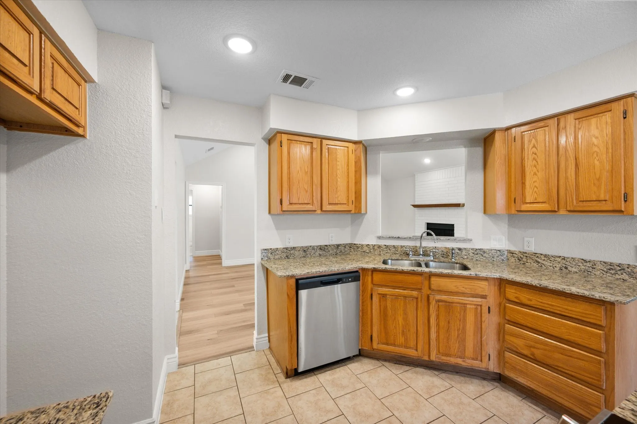 Single Family Residence For Sale in Tarrant County , 7508 Jamie Renee Lane, North Richland Hills, Texas 76182, 3 Bedroom, 2 Bathroom, 2 Garage spaces, 1,716 Sqft, built in 1986, mls#21070574, Real Estate Agent in North Richland Hills, Homes For Sale in Tarrant county, Homes For Sale in North Richland Hills, Realtor in North Richland Hills Texas, Real Estate Brokerage Independent Realty Texas, Luminita Cordes Realtor