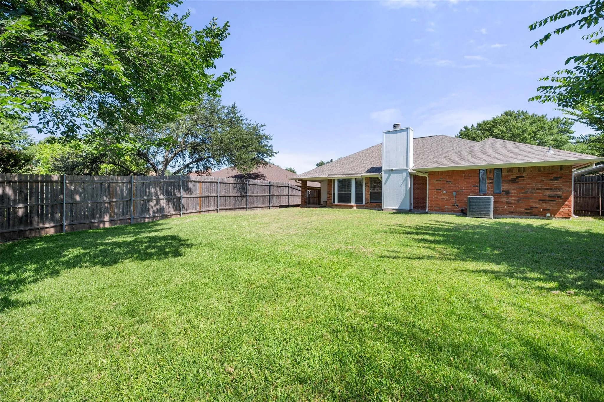 Single Family Residence For Sale in Tarrant County , 7508 Jamie Renee Lane, North Richland Hills, Texas 76182, 3 Bedroom, 2 Bathroom, 2 Garage spaces, 1,716 Sqft, built in 1986, mls#21070574, Real Estate Agent in North Richland Hills, Homes For Sale in Tarrant county, Homes For Sale in North Richland Hills, Realtor in North Richland Hills Texas, Real Estate Brokerage Independent Realty Texas, Luminita Cordes Realtor