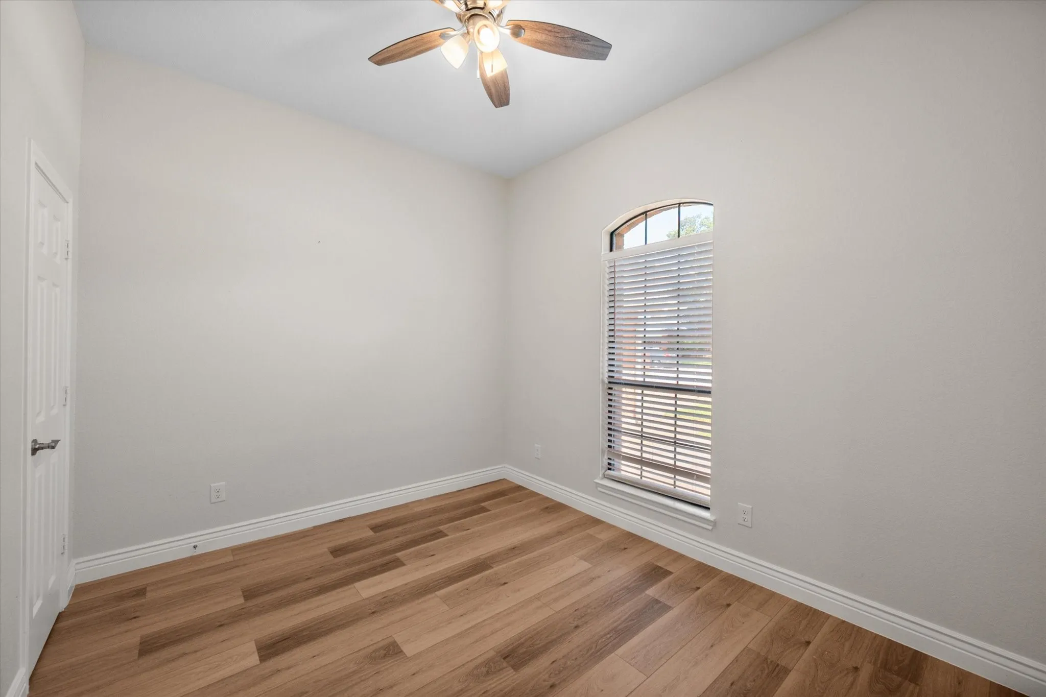Single Family Residence For Sale in Tarrant County , 7508 Jamie Renee Lane, North Richland Hills, Texas 76182, 3 Bedroom, 2 Bathroom, 2 Garage spaces, 1,716 Sqft, built in 1986, mls#21070574, Real Estate Agent in North Richland Hills, Homes For Sale in Tarrant county, Homes For Sale in North Richland Hills, Realtor in North Richland Hills Texas, Real Estate Brokerage Independent Realty Texas, Luminita Cordes Realtor