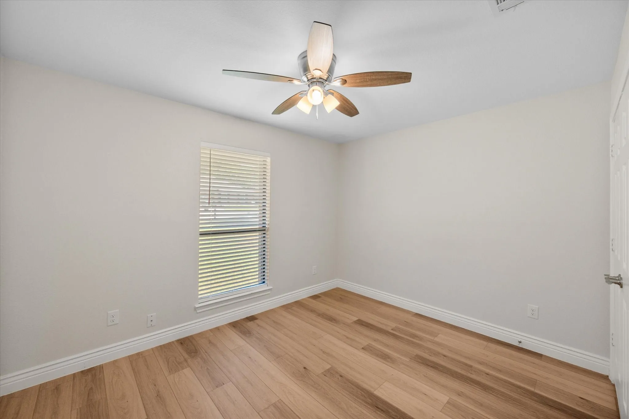 Single Family Residence For Sale in Tarrant County , 7508 Jamie Renee Lane, North Richland Hills, Texas 76182, 3 Bedroom, 2 Bathroom, 2 Garage spaces, 1,716 Sqft, built in 1986, mls#21070574, Real Estate Agent in North Richland Hills, Homes For Sale in Tarrant county, Homes For Sale in North Richland Hills, Realtor in North Richland Hills Texas, Real Estate Brokerage Independent Realty Texas, Luminita Cordes Realtor