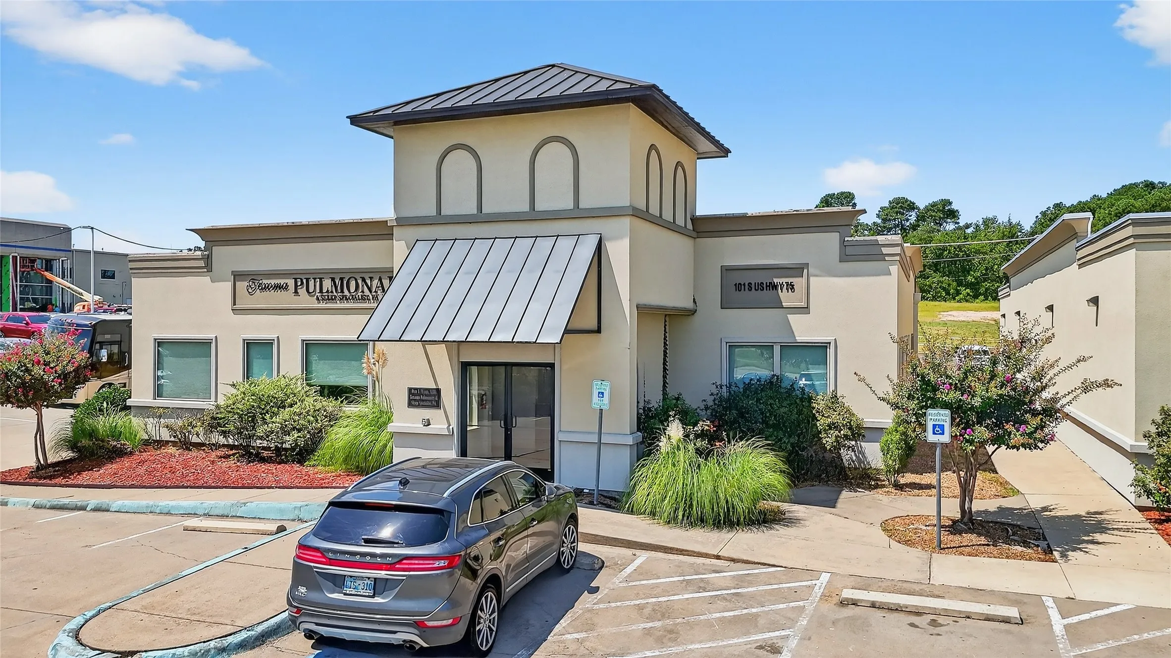 Office For Rent in Grayson County , 101 US Hwy 75, Denison, Texas 75020, 0, 0, Garage spaces, 0 Sqft, built in 2002, Preowned, Price $19, mls#21070840, Real Estate Agent in Denison, Homes For Rent in Grayson county, Homes For Rent in Denison, Realtor in Denison Texas, Real Estate Brokerage Independent Realty Texas, Luminita Cordes Realtor