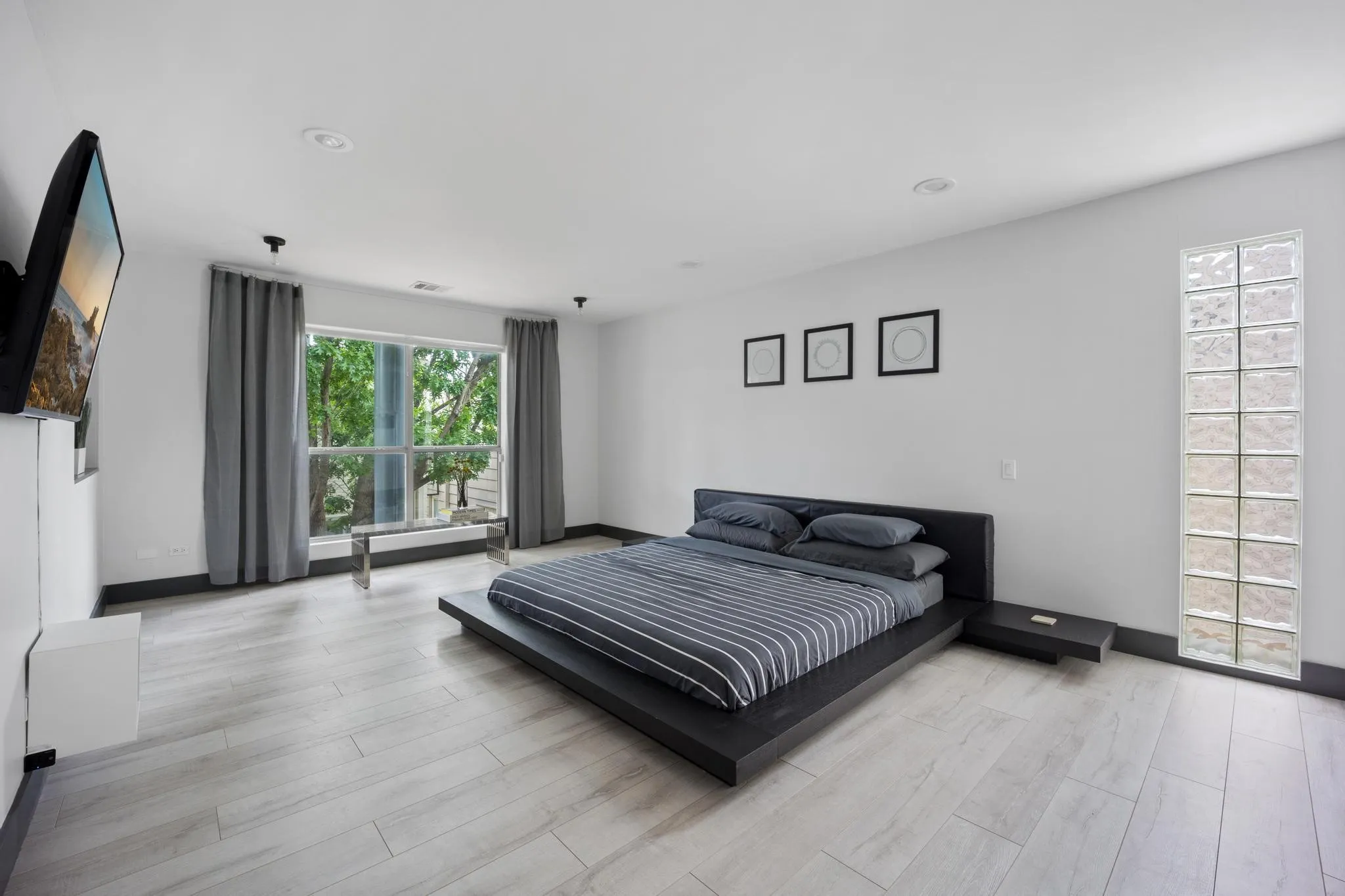 Condominium For Sale in Dallas County , 4134 Travis Street 11, Dallas, Texas 75204, 1 Bedroom, 2 Bathroom, 1 Garage spaces, 975 Sqft, built in 1958, Preowned, mls#21070405, Real Estate Agent in Dallas, Homes For Sale in Dallas county, Homes For Sale in Dallas, Realtor in Dallas Texas, Real Estate Brokerage Independent Realty Texas, Luminita Cordes Realtor