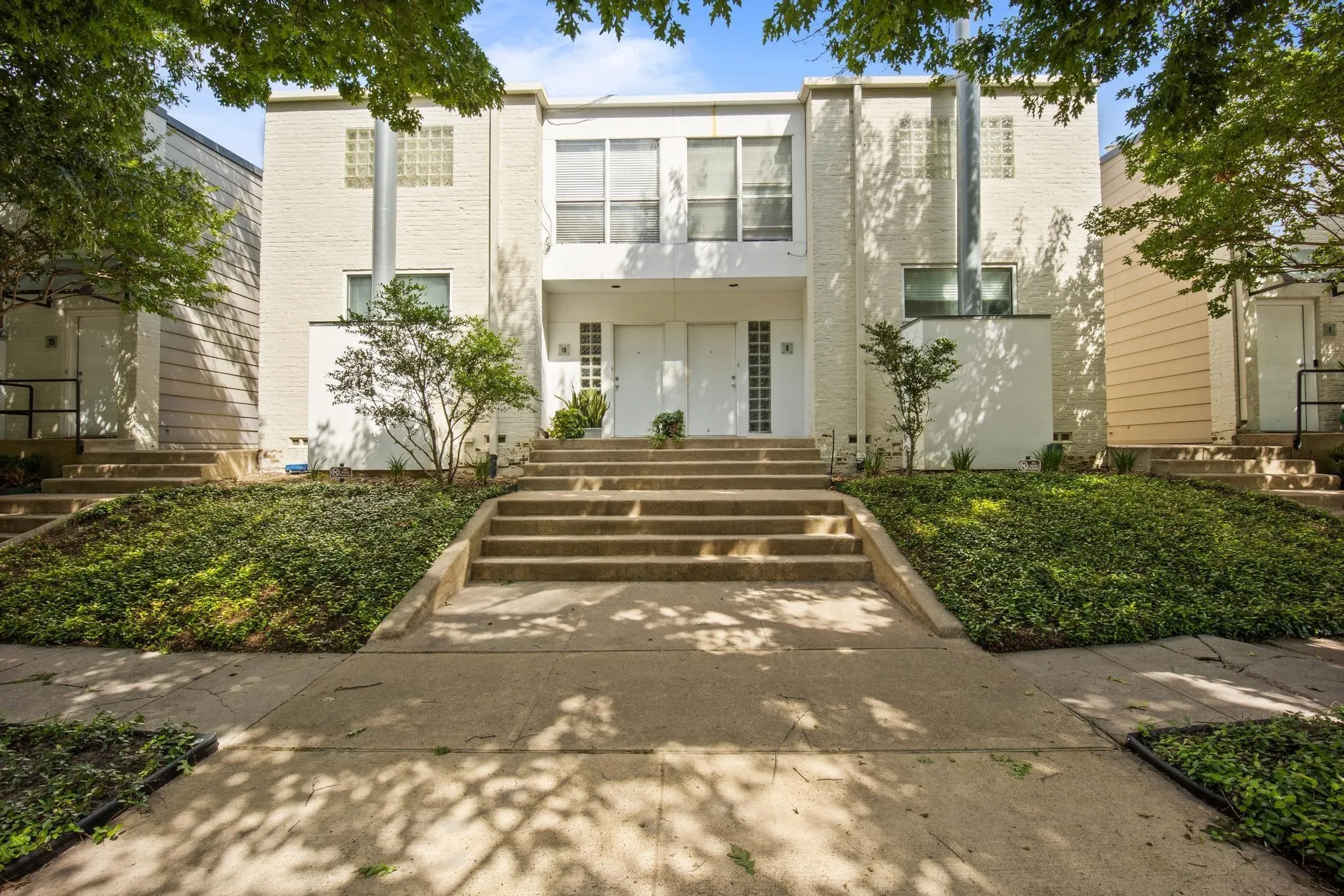 Condominium For Sale in Dallas County , 4134 Travis Street 11, Dallas, Texas 75204, 1 Bedroom, 2 Bathroom, 1 Garage spaces, 975 Sqft, built in 1958, Preowned, mls#21070405, Real Estate Agent in Dallas, Homes For Sale in Dallas county, Homes For Sale in Dallas, Realtor in Dallas Texas, Real Estate Brokerage Independent Realty Texas, Luminita Cordes Realtor