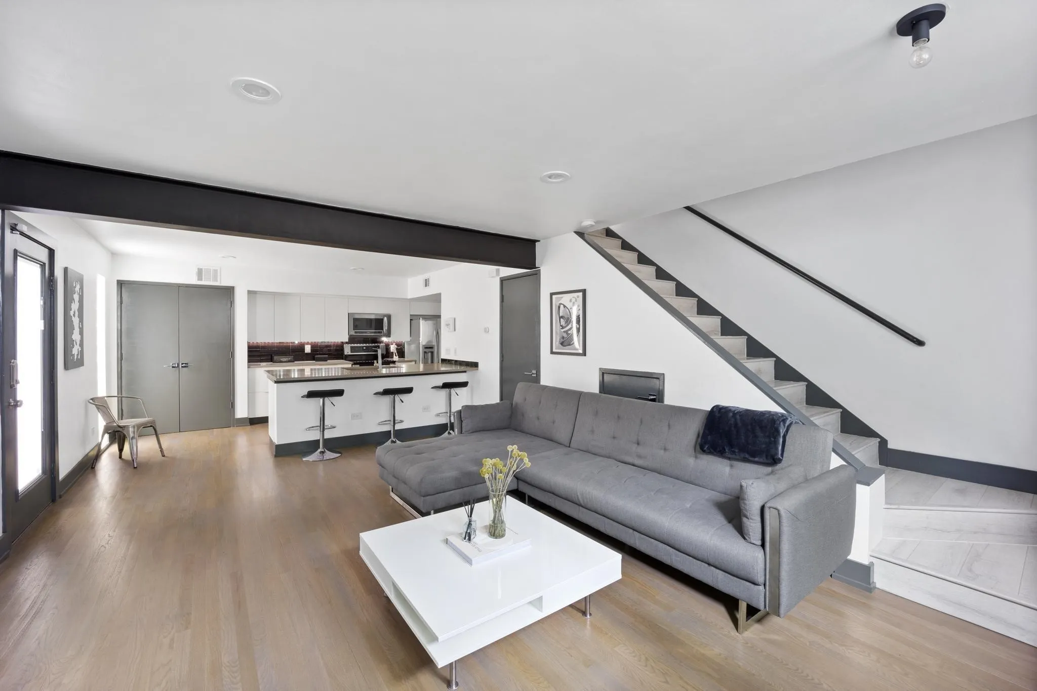Condominium For Sale in Dallas County , 4134 Travis Street 11, Dallas, Texas 75204, 1 Bedroom, 2 Bathroom, 1 Garage spaces, 975 Sqft, built in 1958, Preowned, mls#21070405, Real Estate Agent in Dallas, Homes For Sale in Dallas county, Homes For Sale in Dallas, Realtor in Dallas Texas, Real Estate Brokerage Independent Realty Texas, Luminita Cordes Realtor